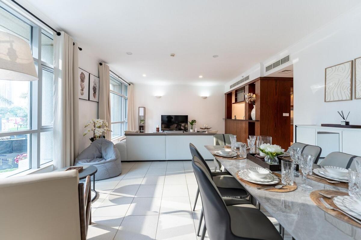 Chic 1-bedroom Getaway With Downtown Living Charm Dubái