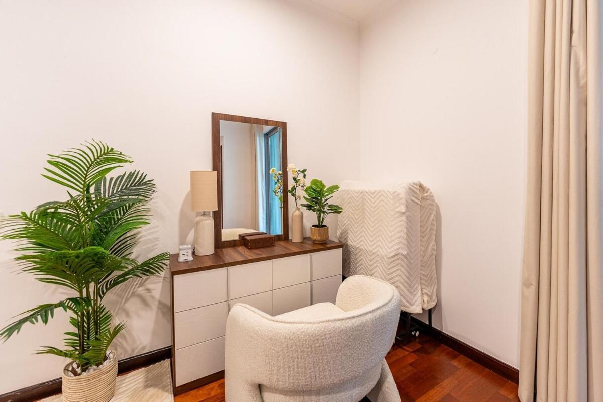 Chic 1-bedroom Getaway With Downtown Living Charm Apartamento Dubái