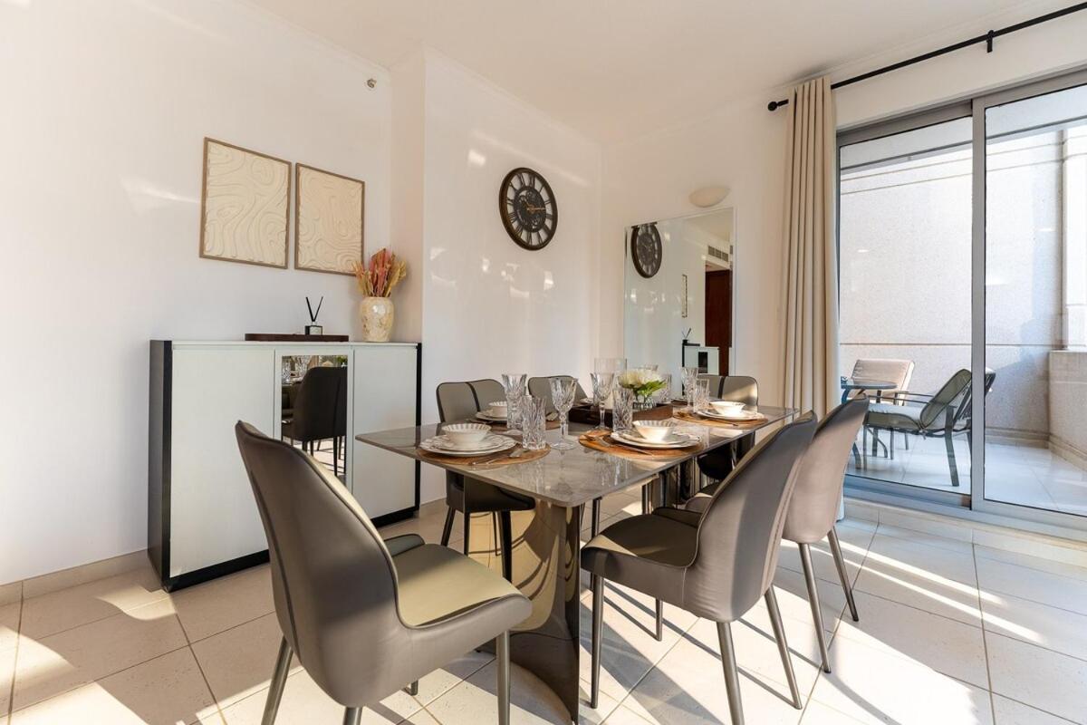 Apartamento Chic 1-bedroom Getaway With Downtown Living Charm Dubái