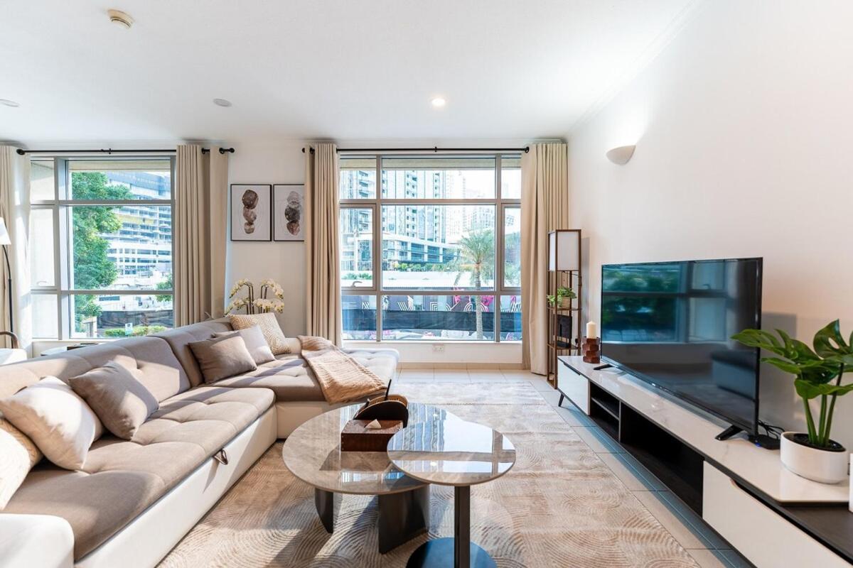 Chic 1-bedroom Getaway With Downtown Living Charm * Dubái