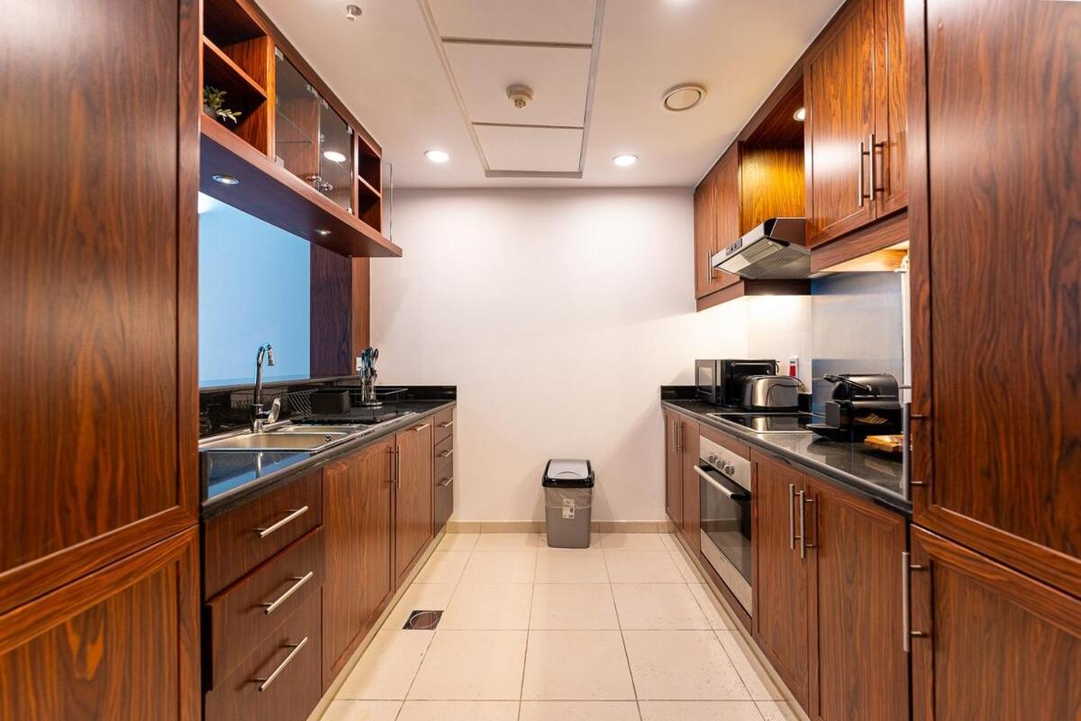 Chic 1-bedroom Getaway With Downtown Living Charm *