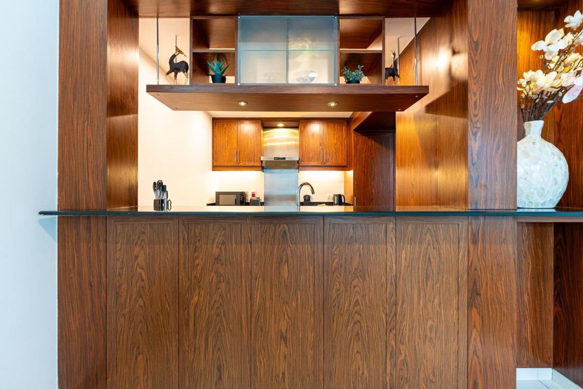 Chic 1-bedroom Getaway With Downtown Living Charm * Dubái