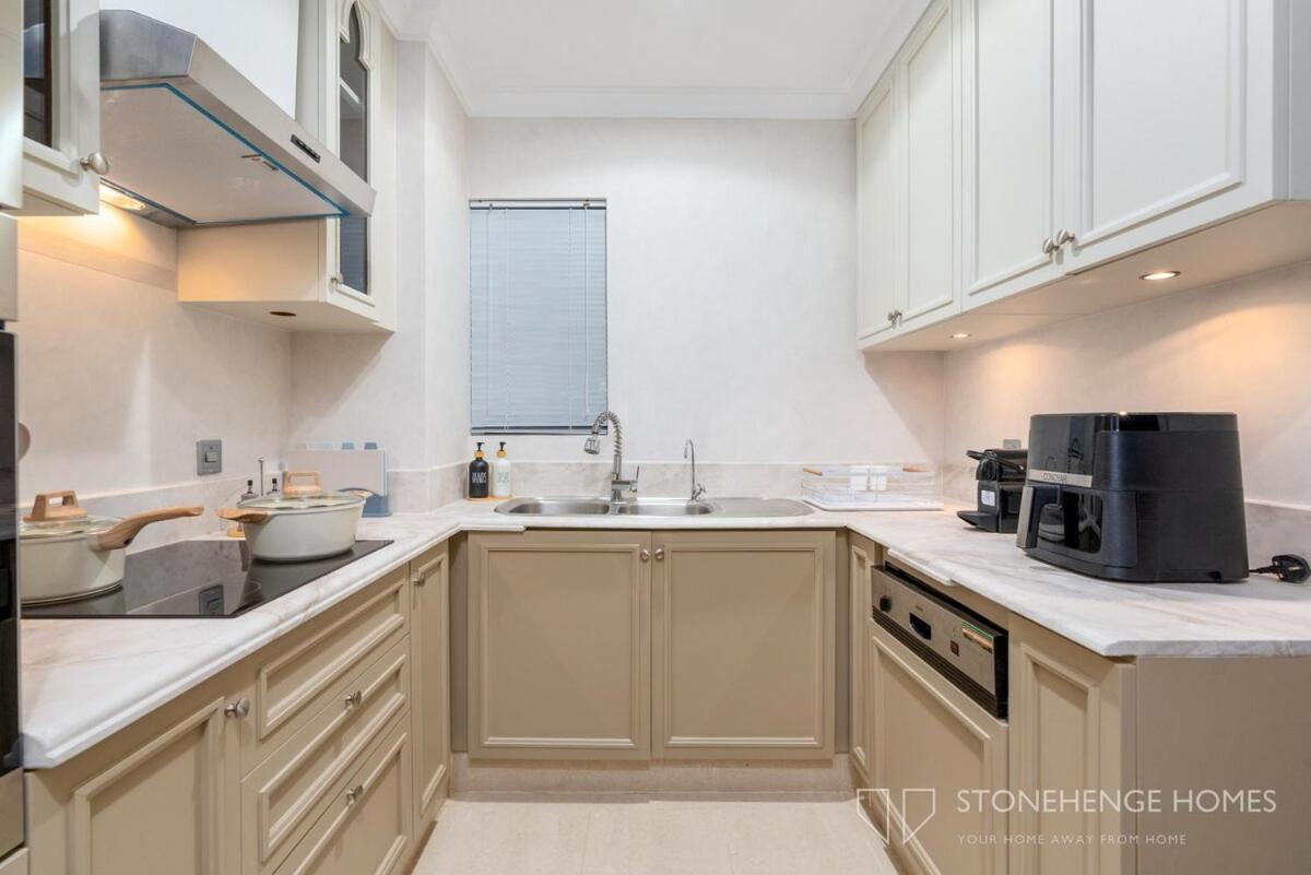 Lux 1 Bedroom Apartment Steps Away From Burj Khalifa & Dubai Mall *