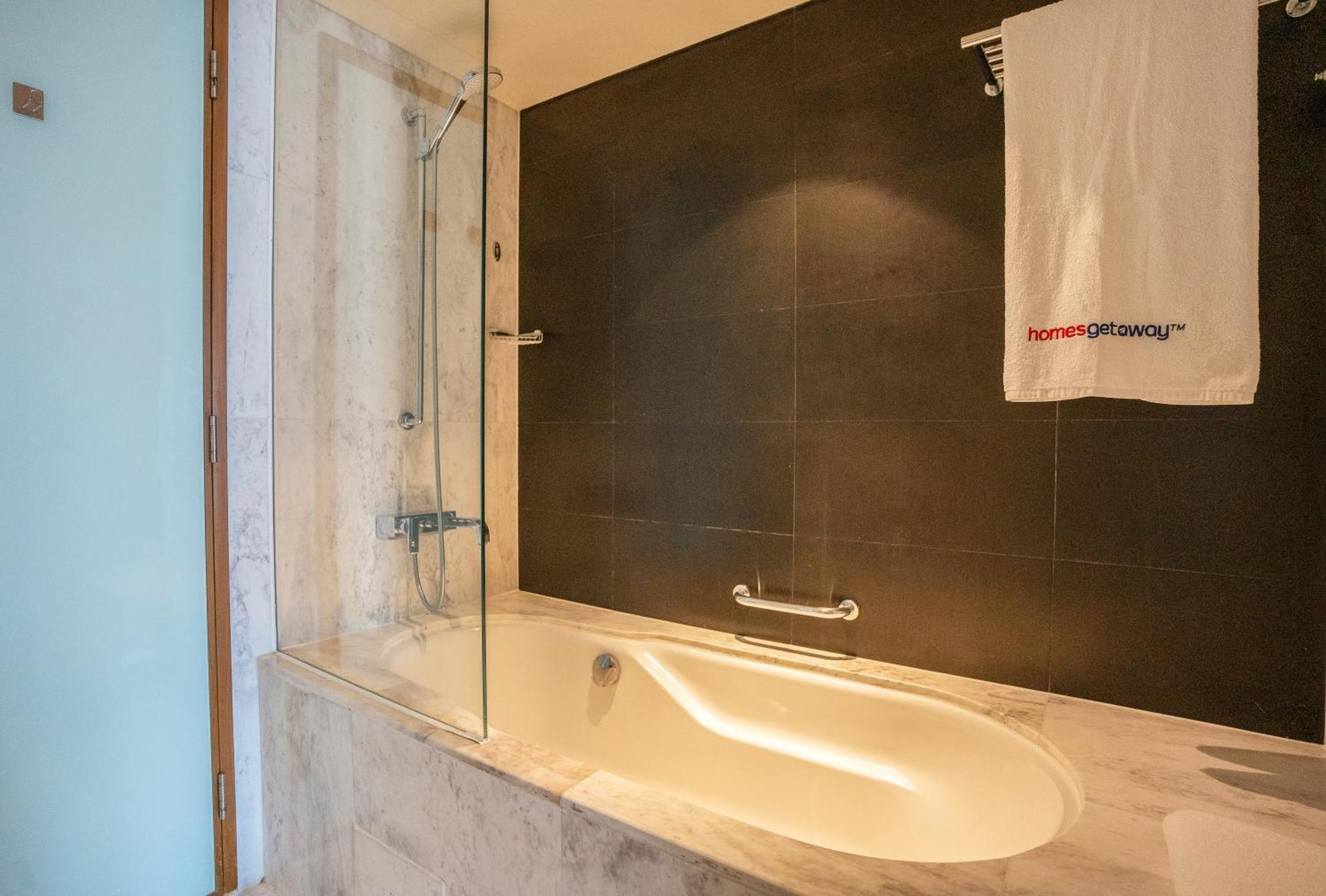 Apartment Homesgetaway - Amazing Location 1br At Mall Residences *