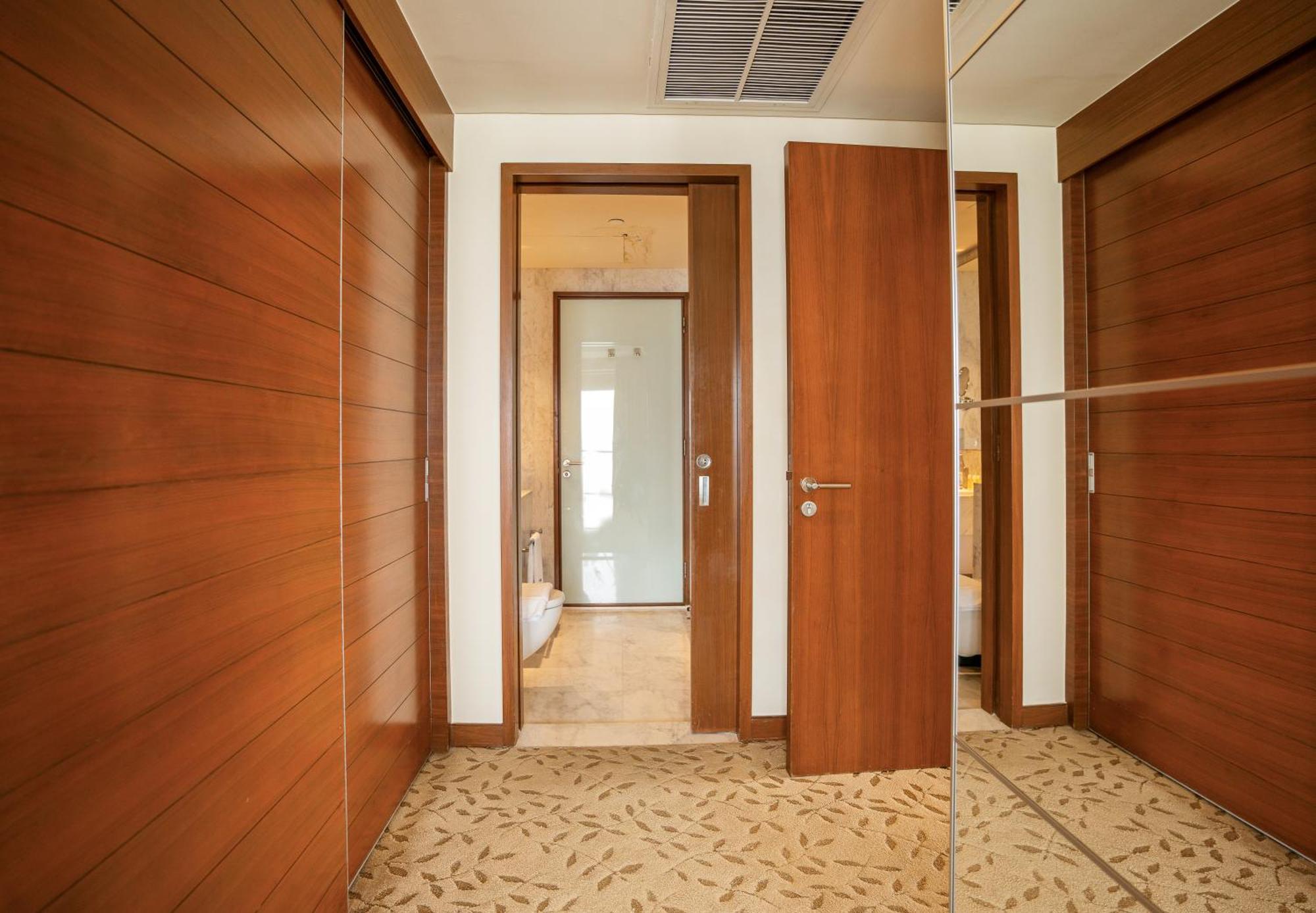 Homesgetaway - Amazing Location 1br At Mall Residences Dubai