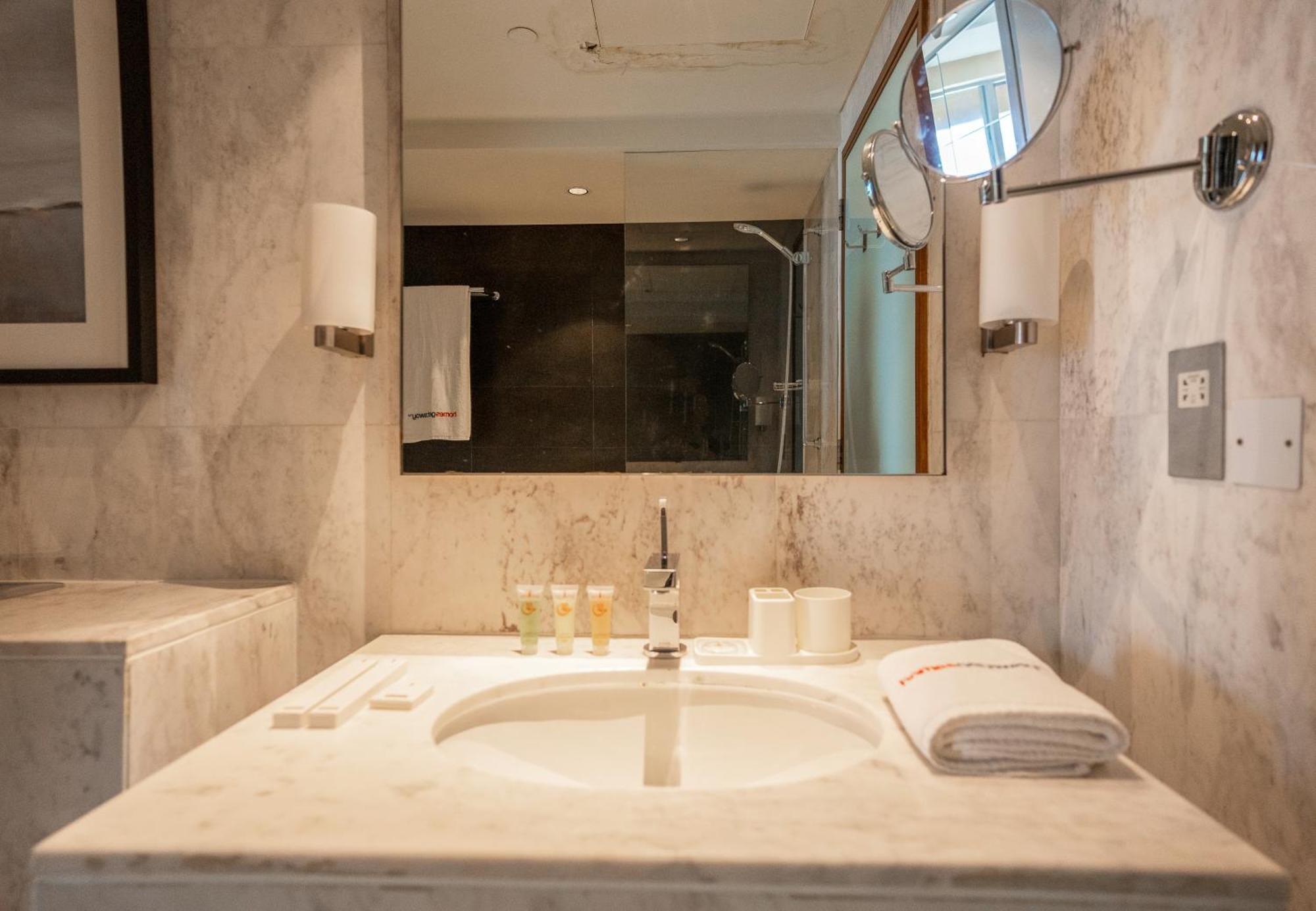 Homesgetaway - Amazing Location 1br At Mall Residences