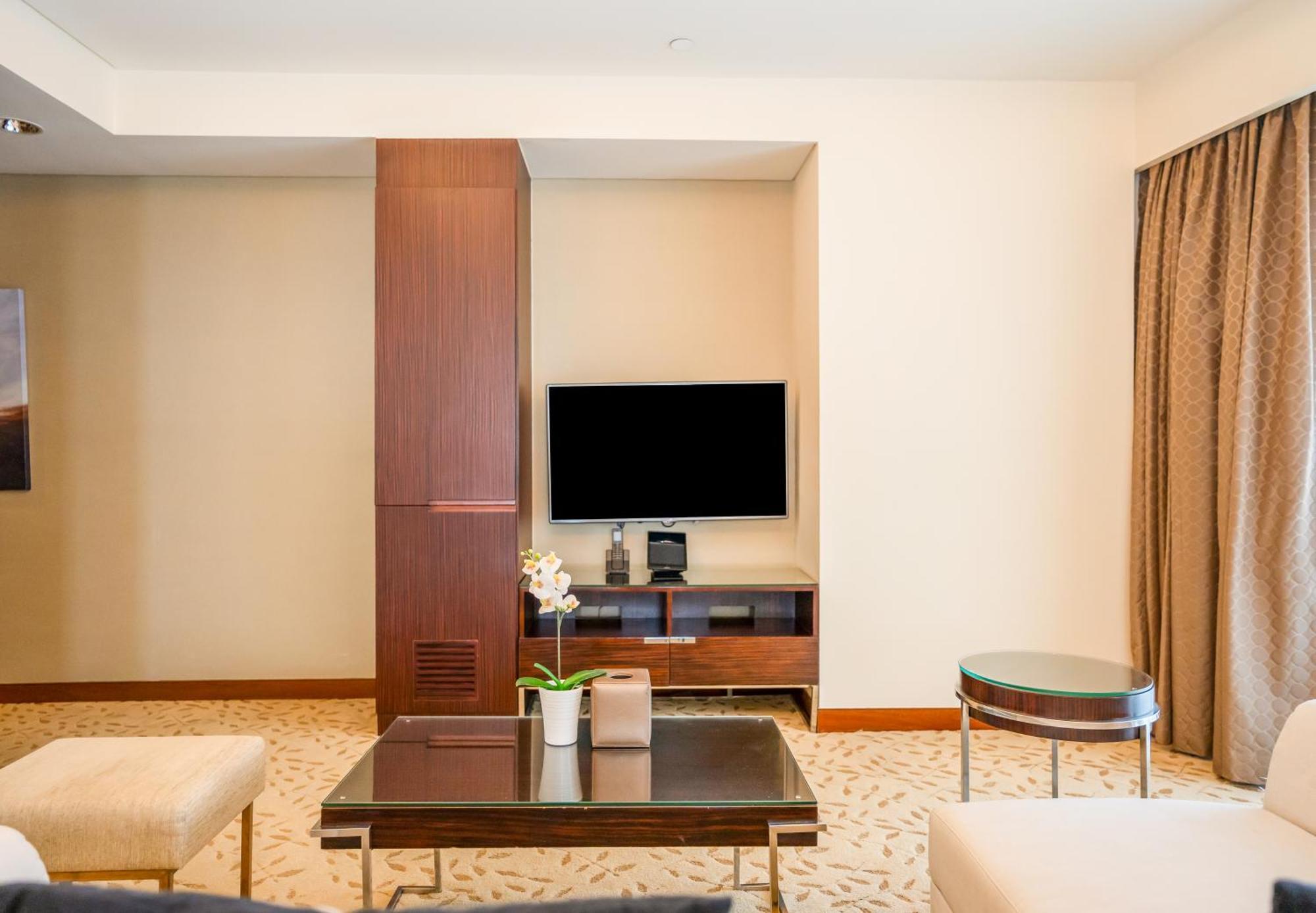 Homesgetaway - Amazing Location 1br At Mall Residences Dubai