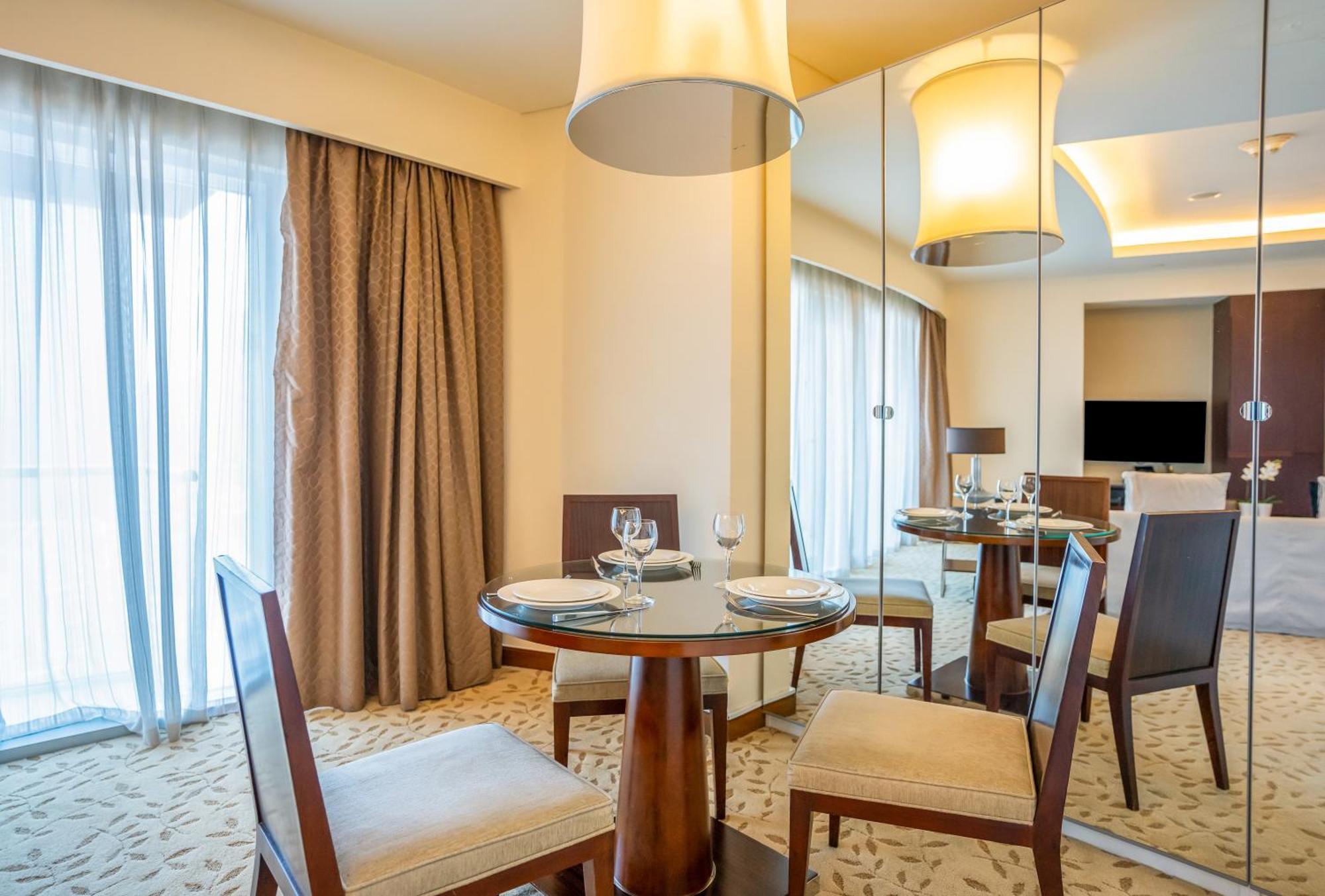 Homesgetaway - Amazing Location 1br At Mall Residences * Dubai