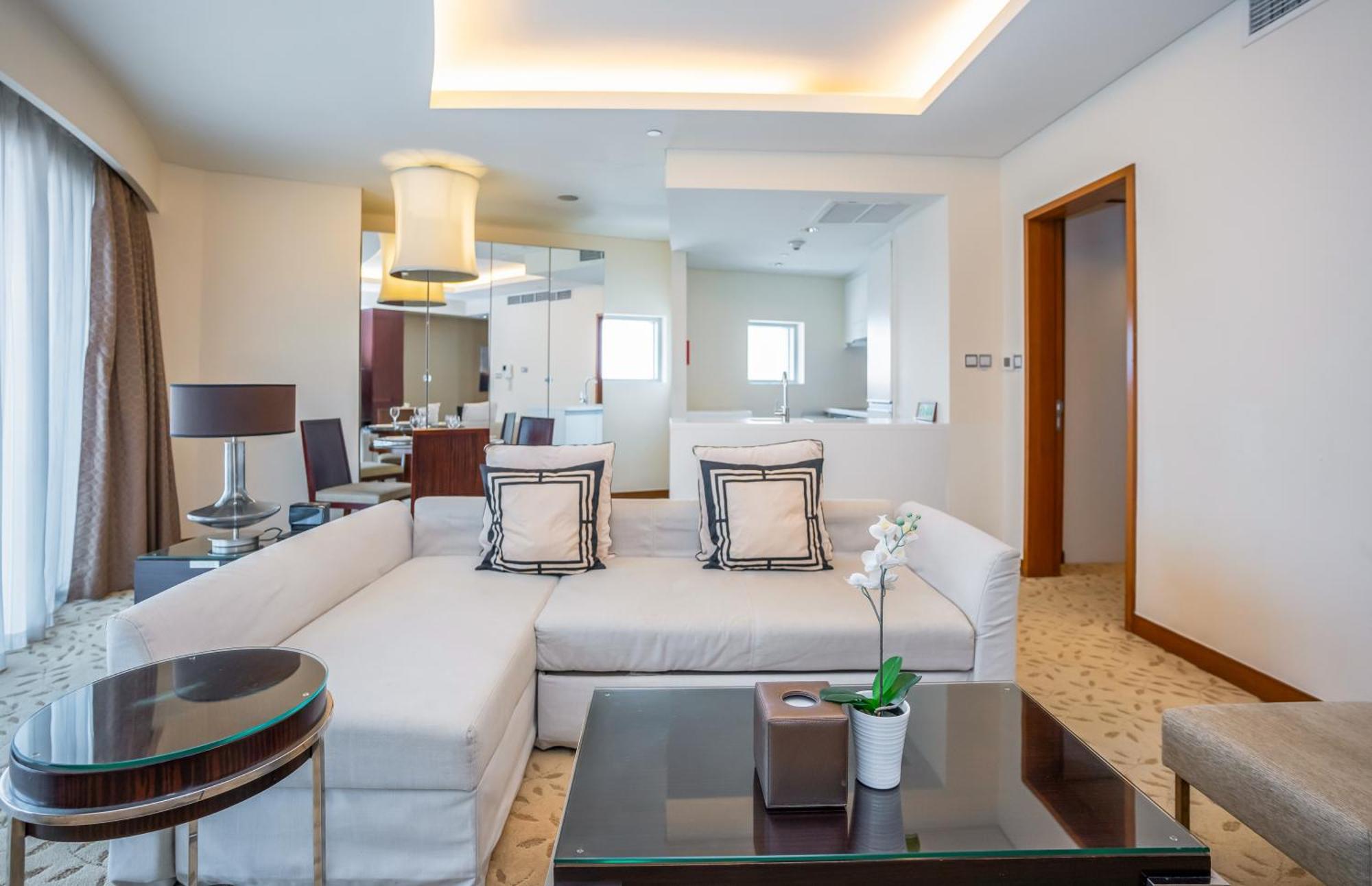 Homesgetaway - Amazing Location 1br At Mall Residences * Dubai