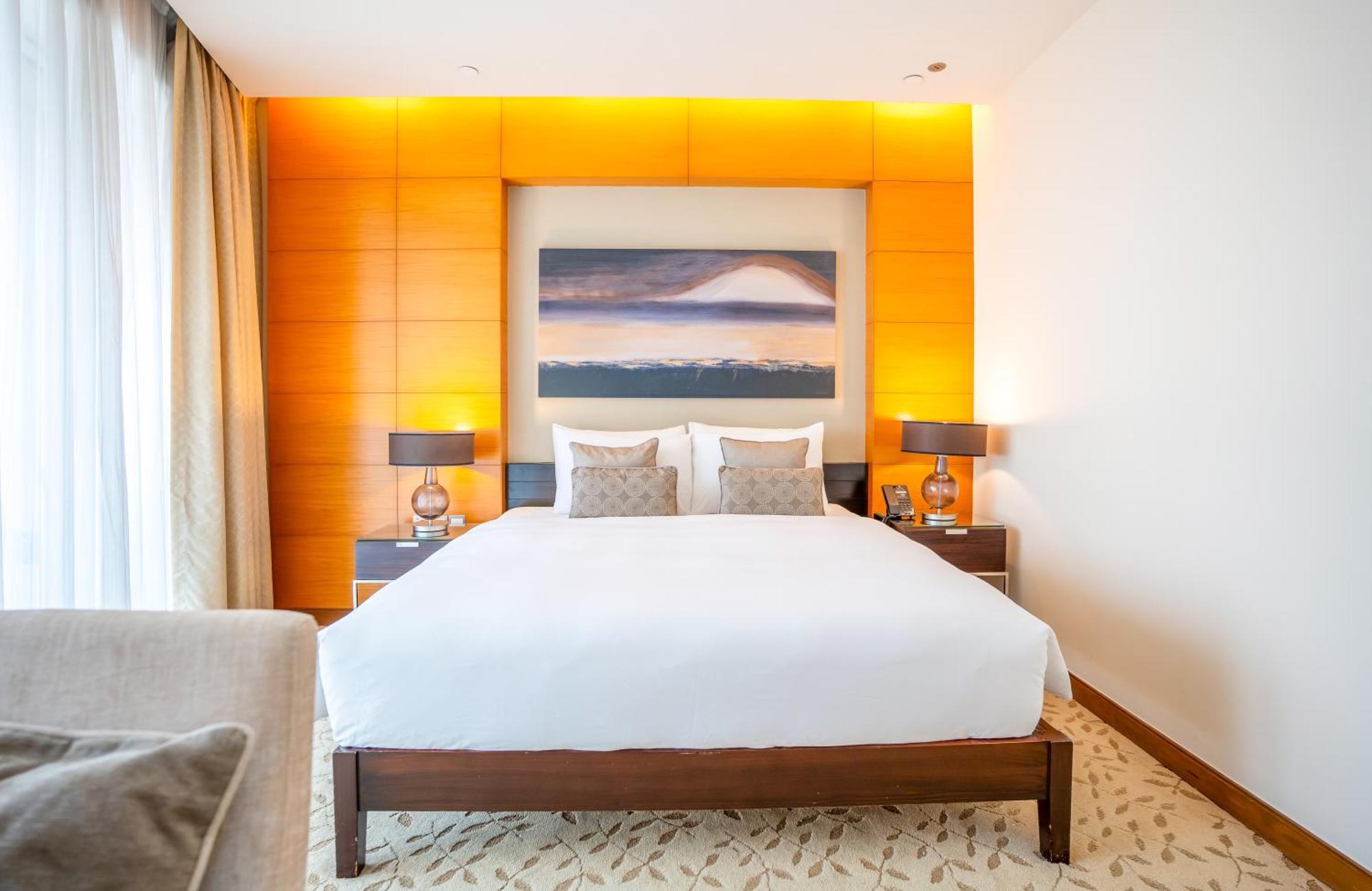 Homesgetaway - Amazing Location 1br At Mall Residences * Dubai
