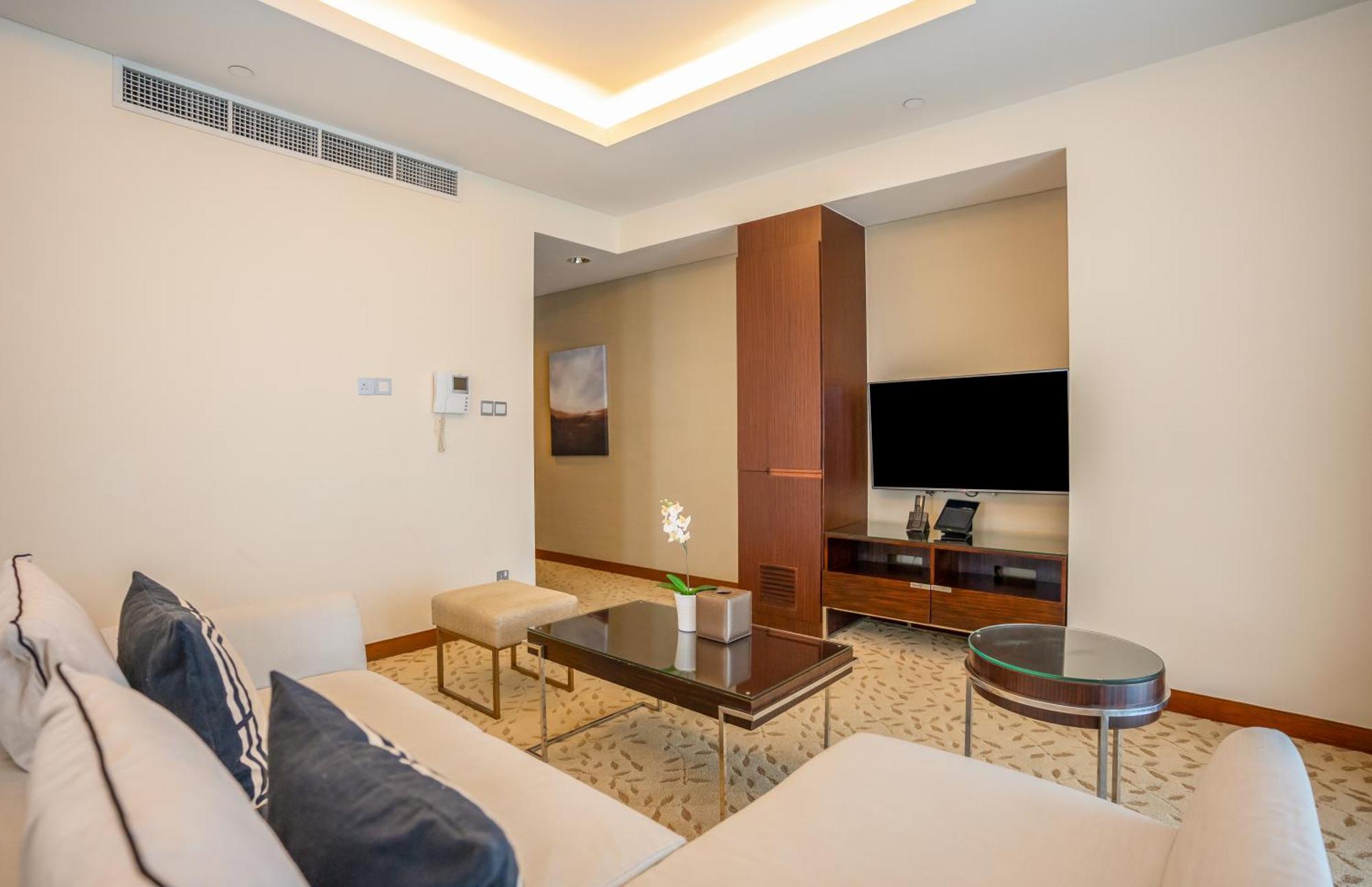 Homesgetaway - Amazing Location 1br At Mall Residences Dubai