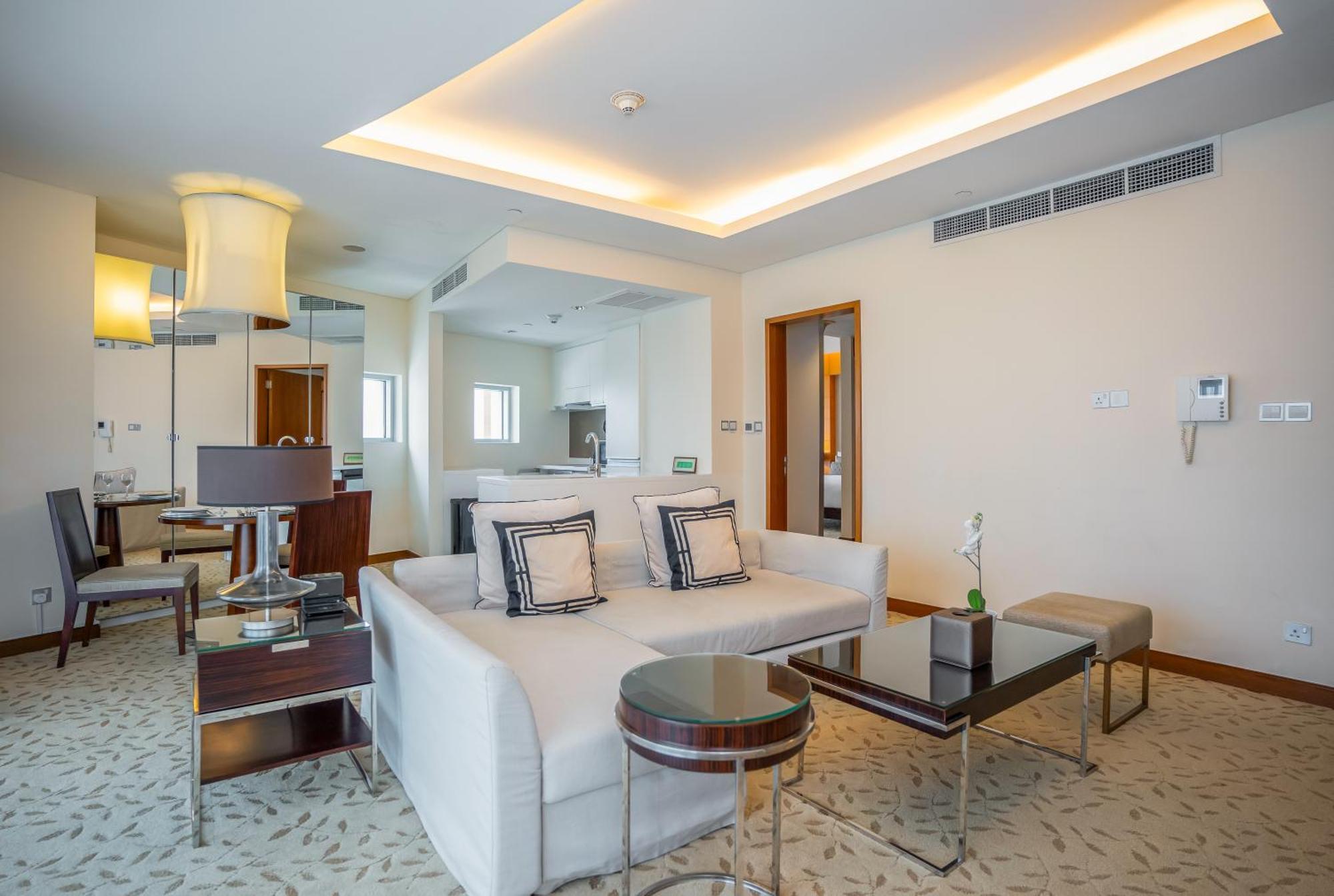 Homesgetaway - Amazing Location 1br At Mall Residences * Dubai