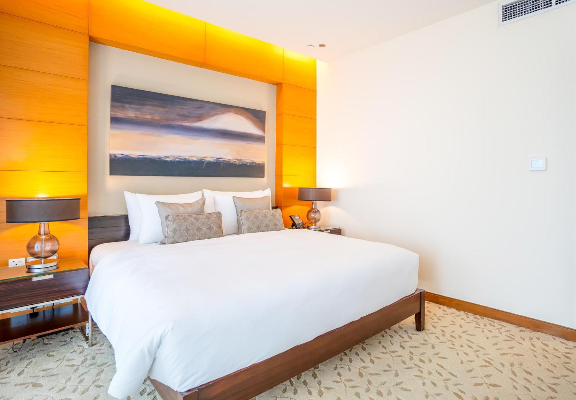 Homesgetaway - Amazing Location 1br At Mall Residences Dubai