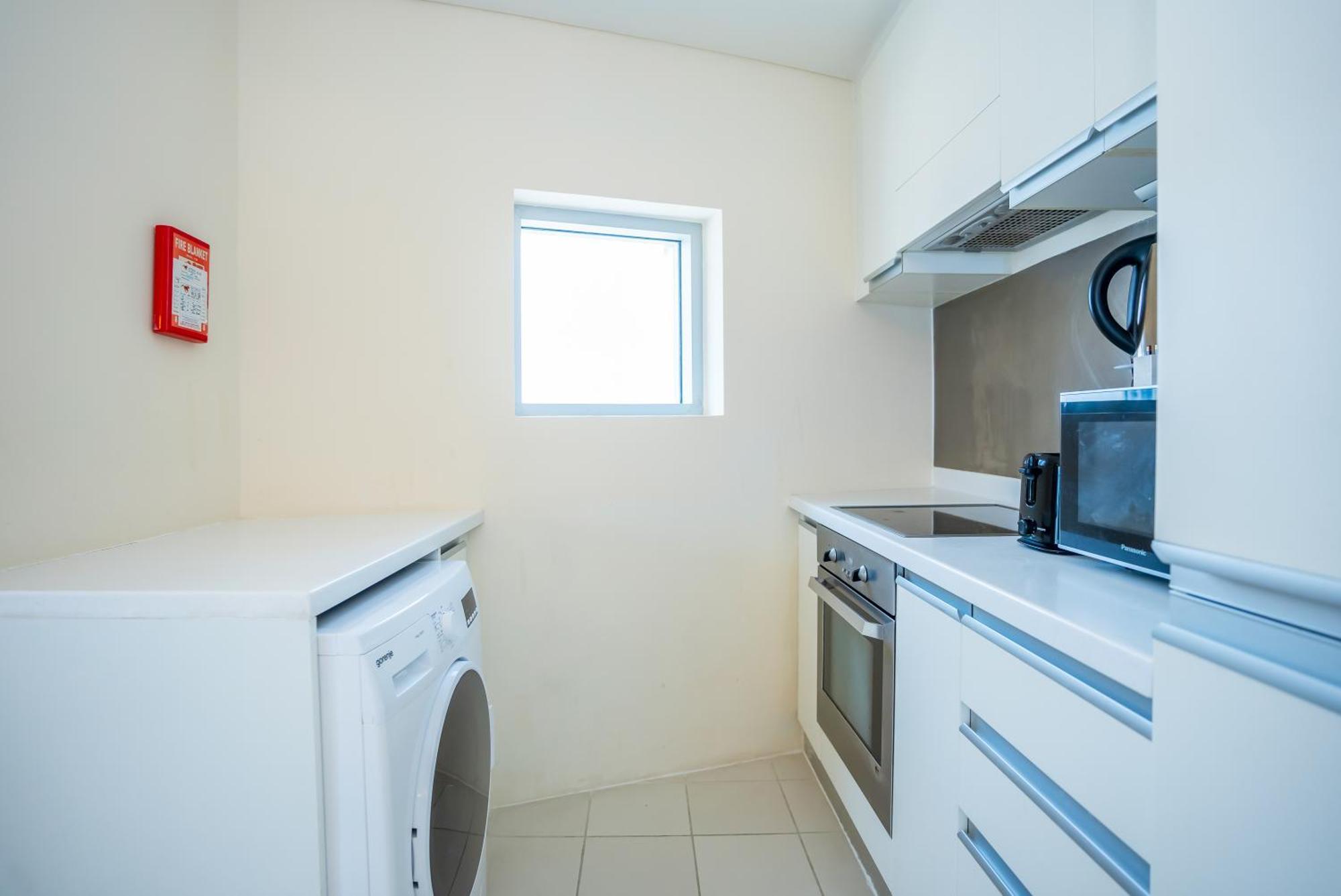 Homesgetaway - Amazing Location 1br At Mall Residences *