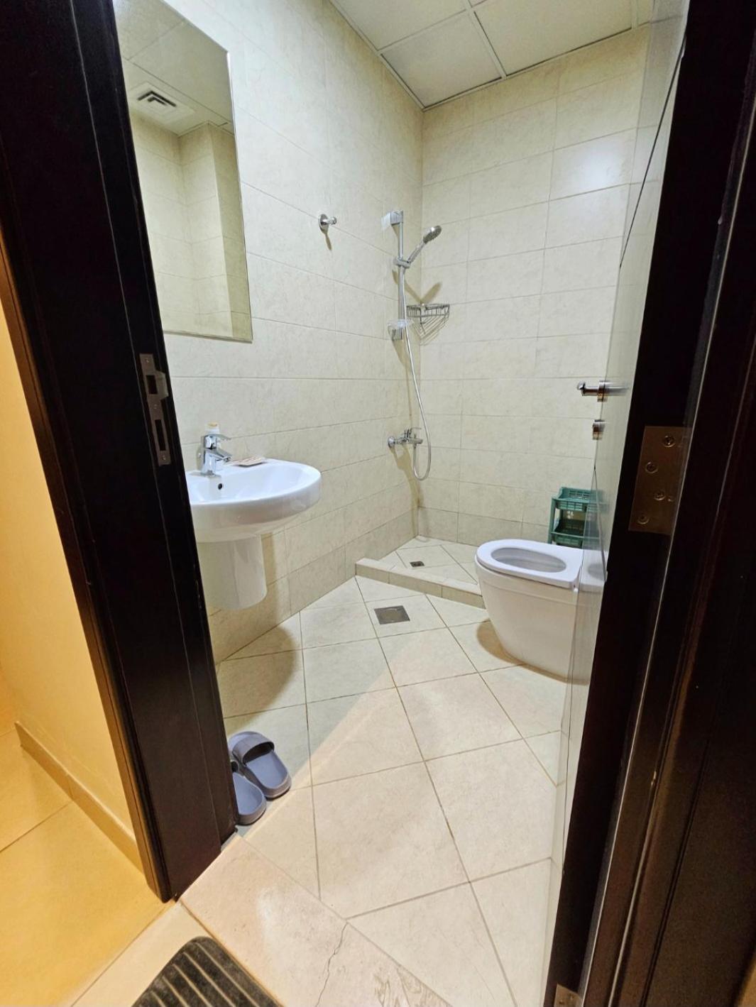 With Bathroom Near Walk La Oima Leasing * Dubaï