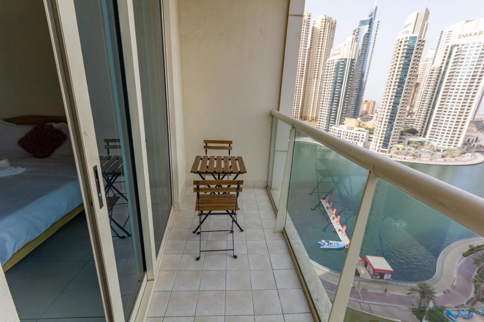 Habitación en casa particular Deluxe For Rent At Marina View Towers Dubái
