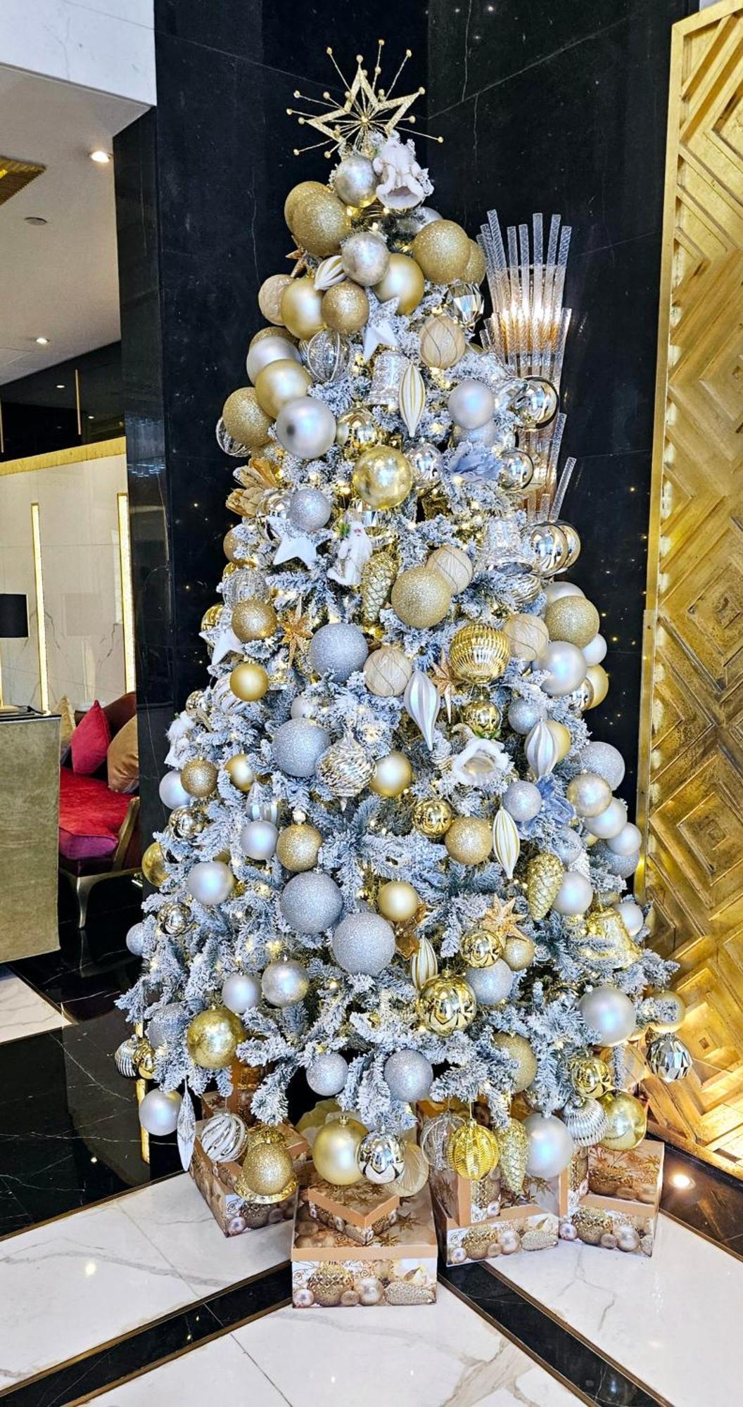 Superb 1 Bedroom Next To Burj Khalifa And Mall Apartment