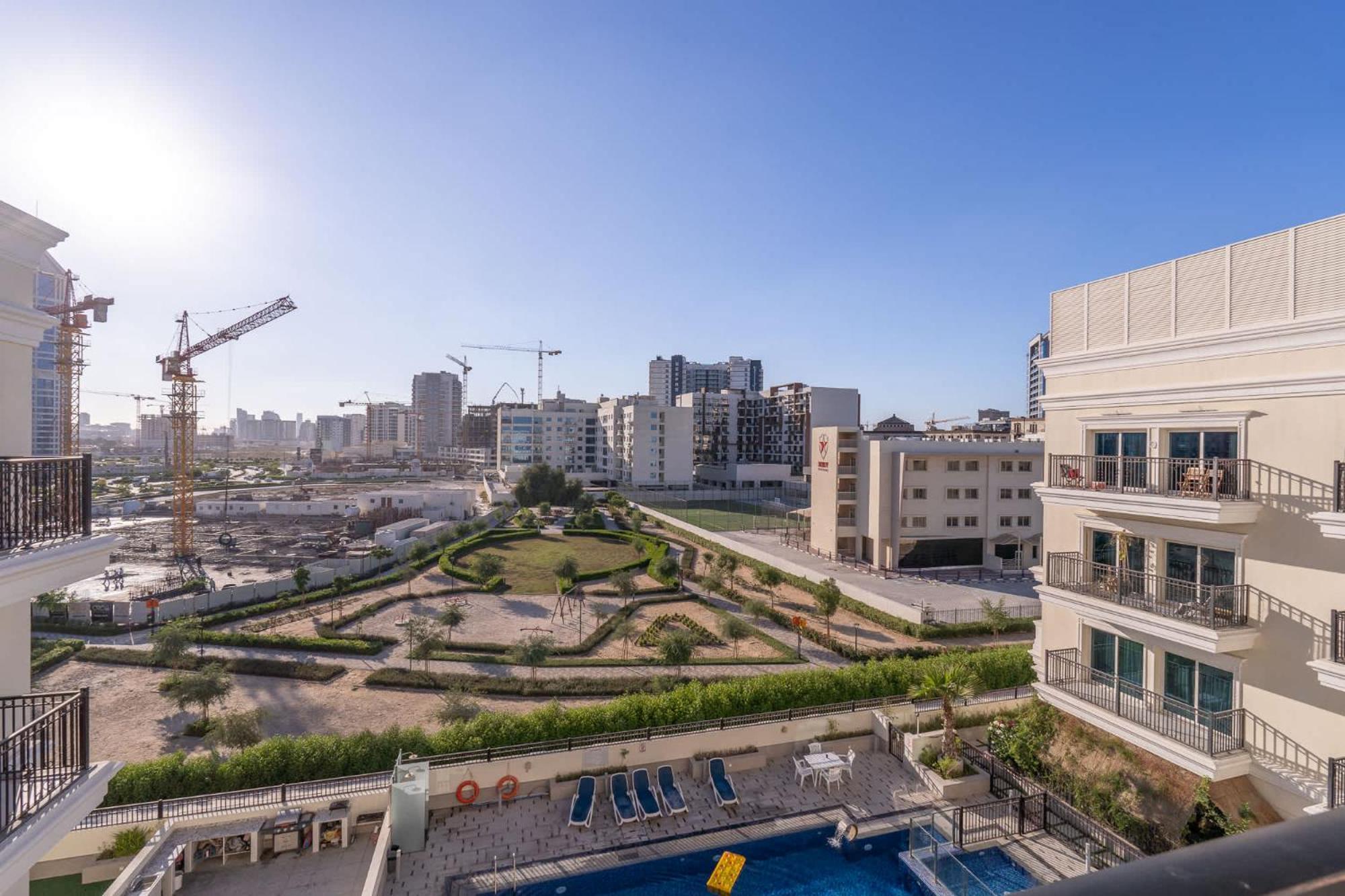 Relaxing 1-bedroom In Al Barshaa South *