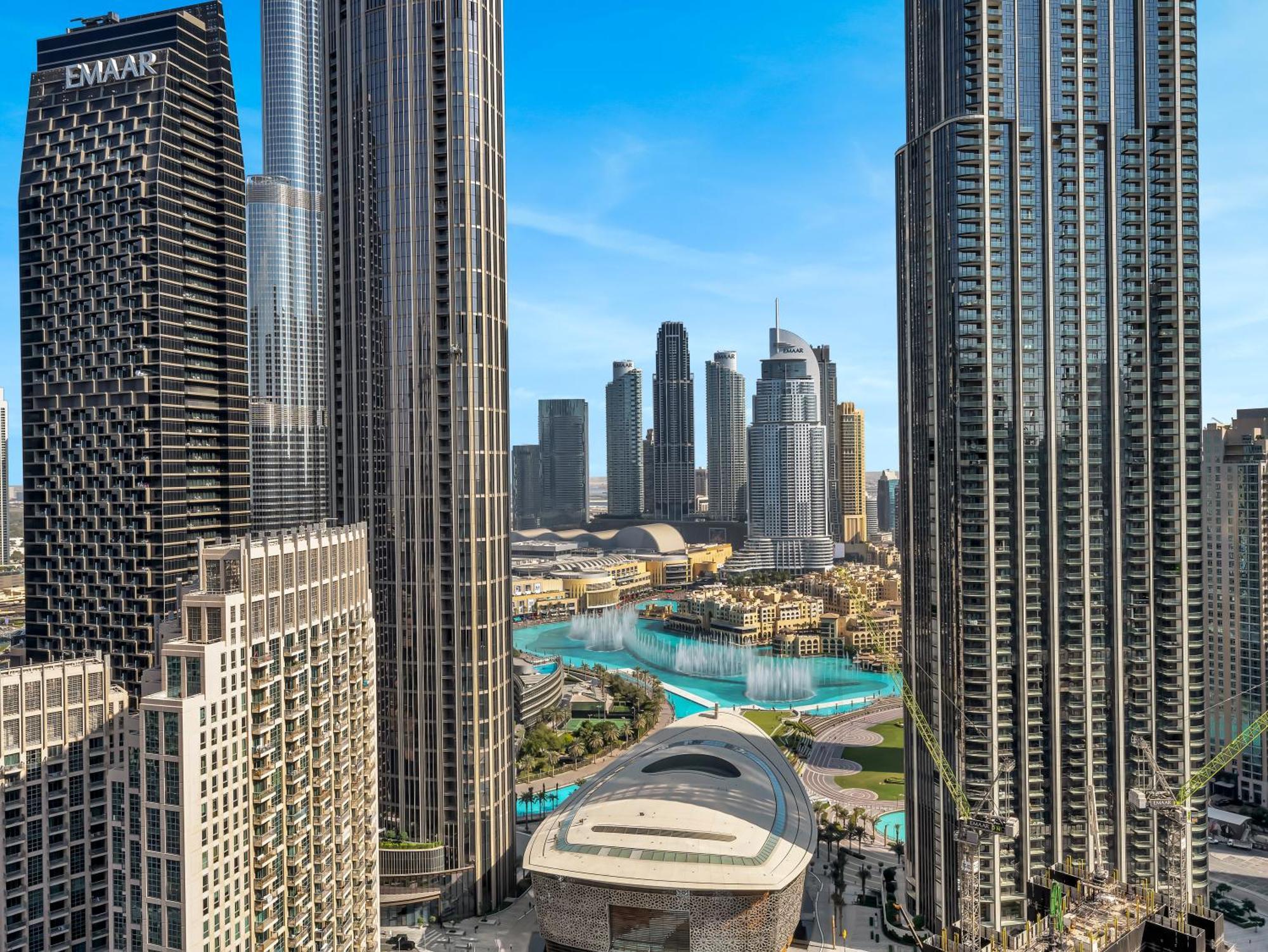Apartament Burj Khalifa Bliss I 4 Bedroom I Burj Khalifa & Fountain Views I Free Gym, Pool, Parking, Wi-fi And Ps5 I By Skyline Serenity Dubai
