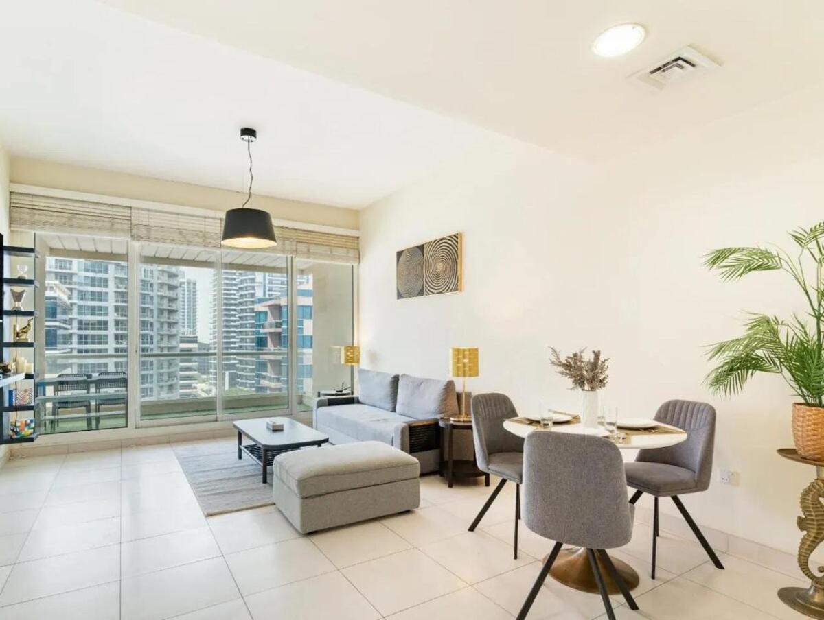 Appartamento Luxury One Bedroom In Marina Dubai