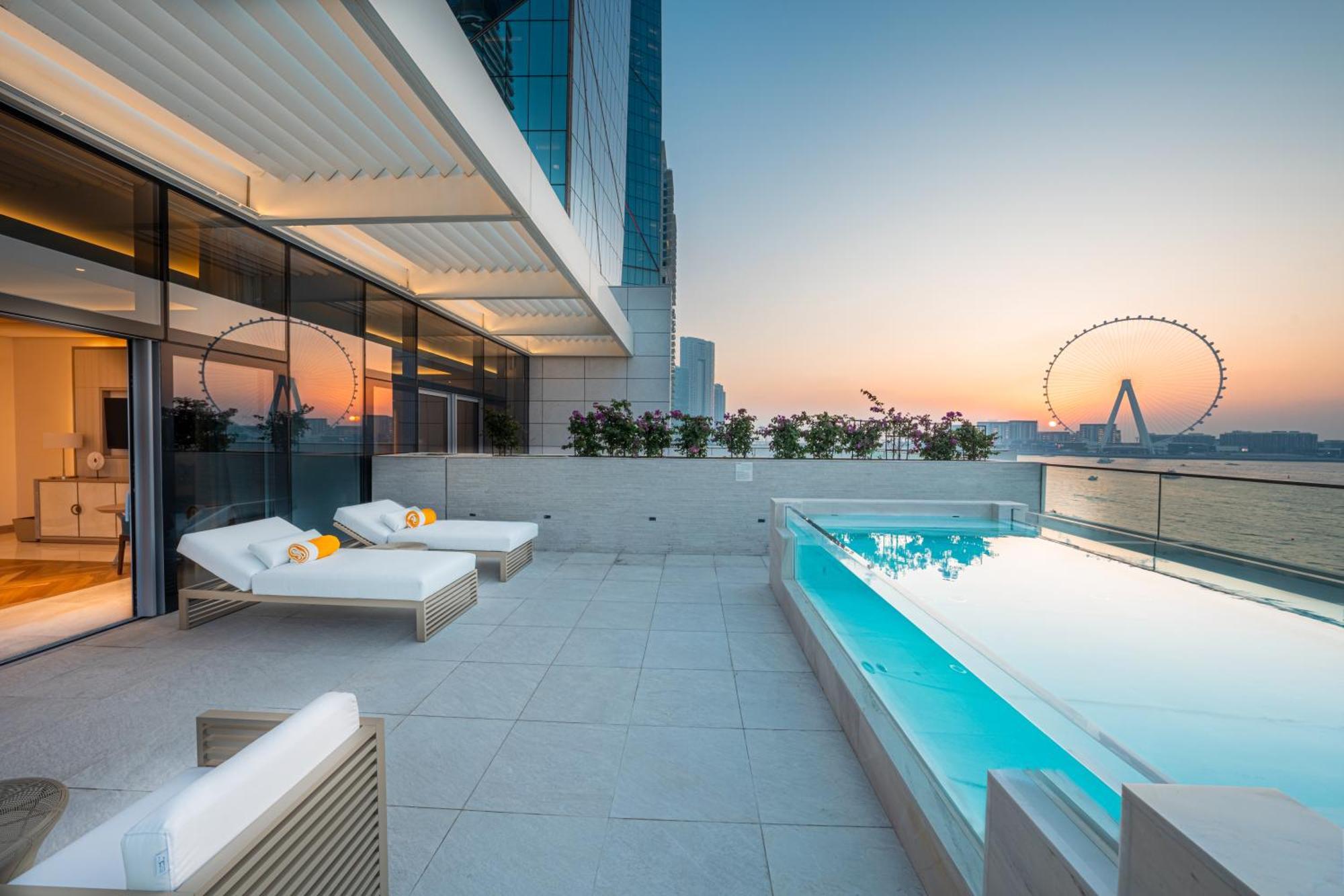 Five Luxe Hotel