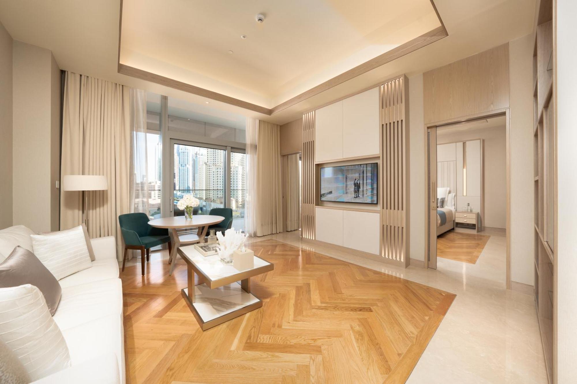 Five Luxe Hotel
