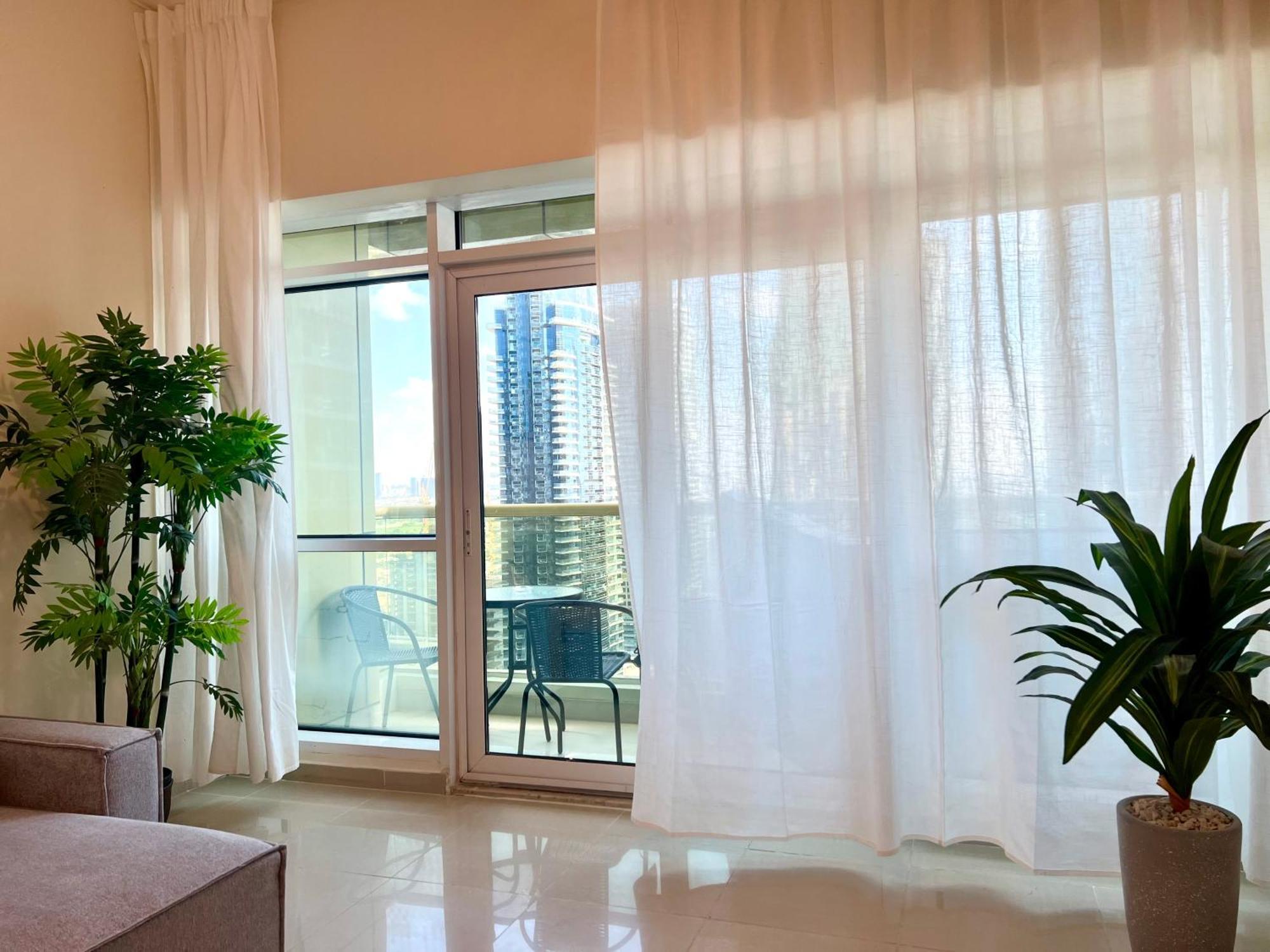 Appartamento New Minimal Classic 1-bed Dmcc Metro Dubai