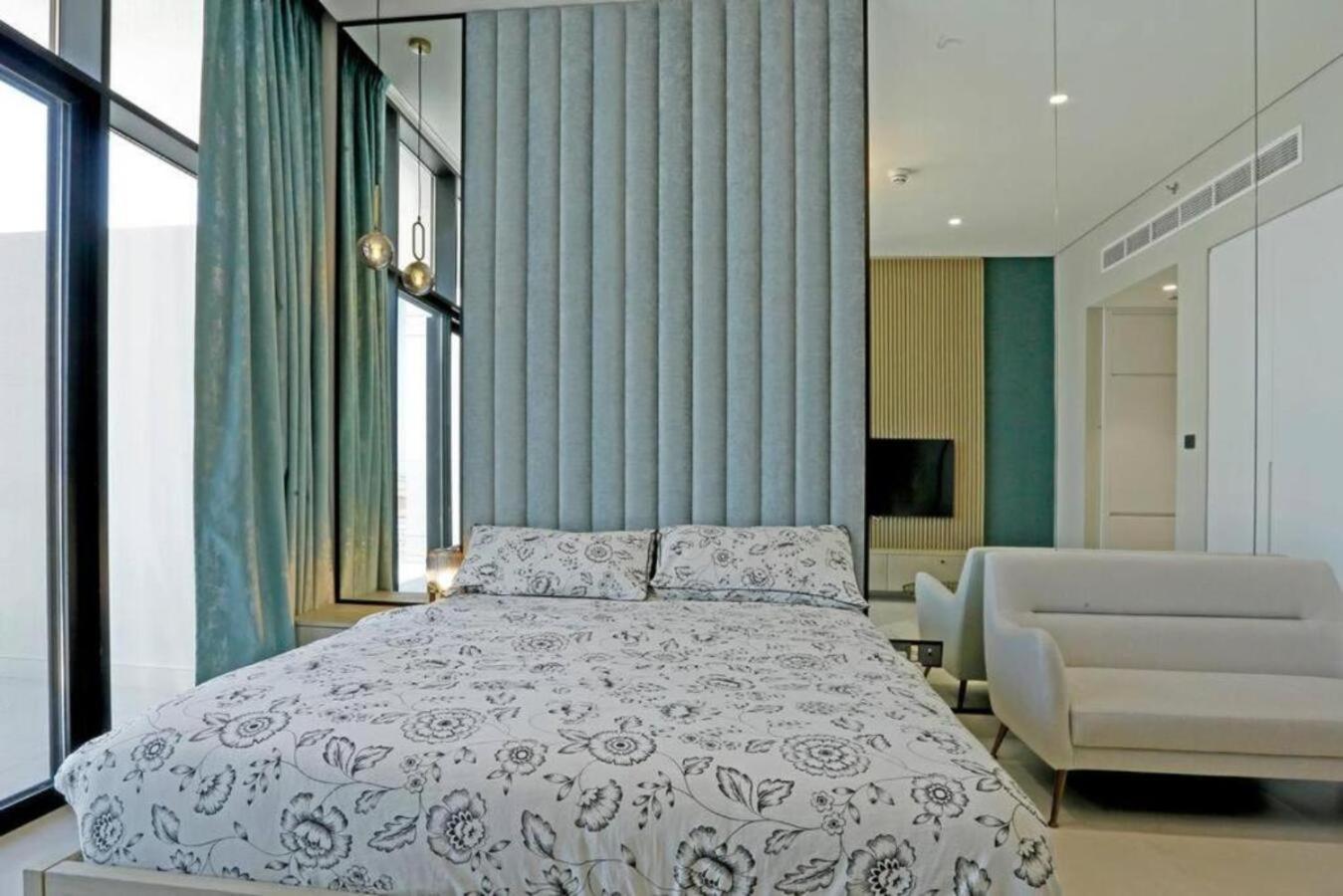 Brown Stone - Gardens Metro Station Westwood Apartment Dubai