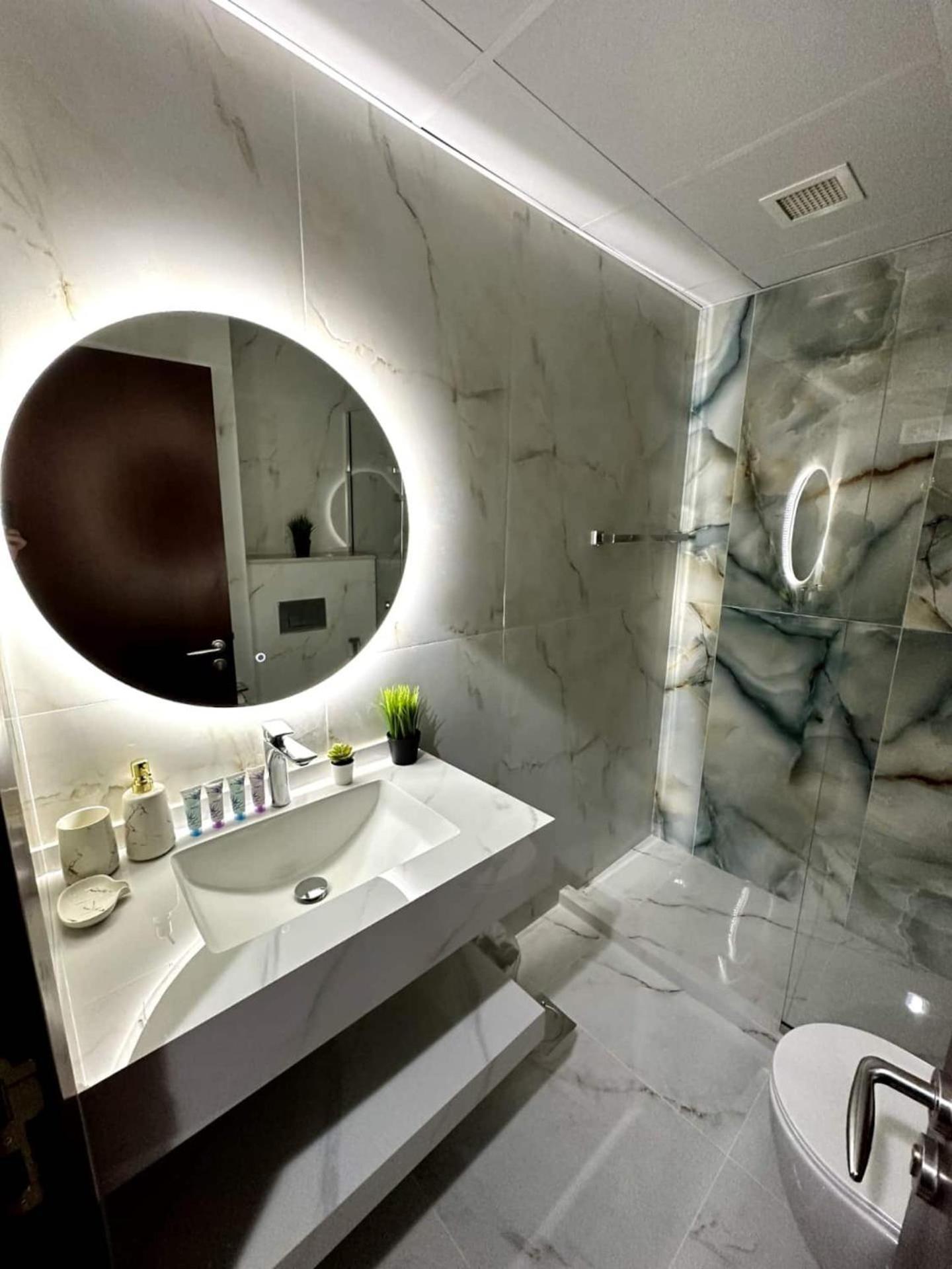 Marina - 75th Floor Above The Clouds, Elegant&big Appart hôtel *