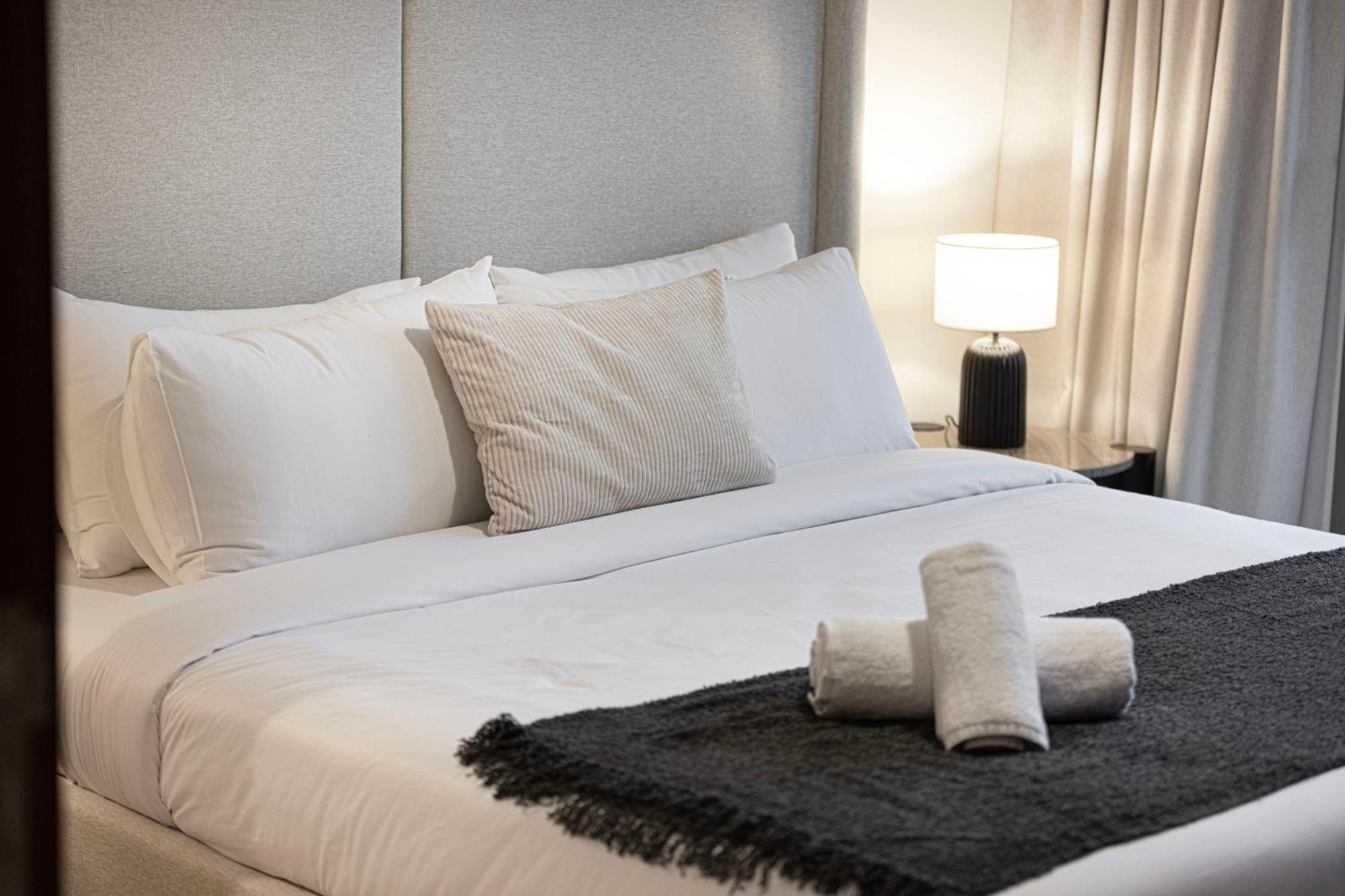 Luxe 1br With Full Burj Views And Mall Access Apartment Dubai