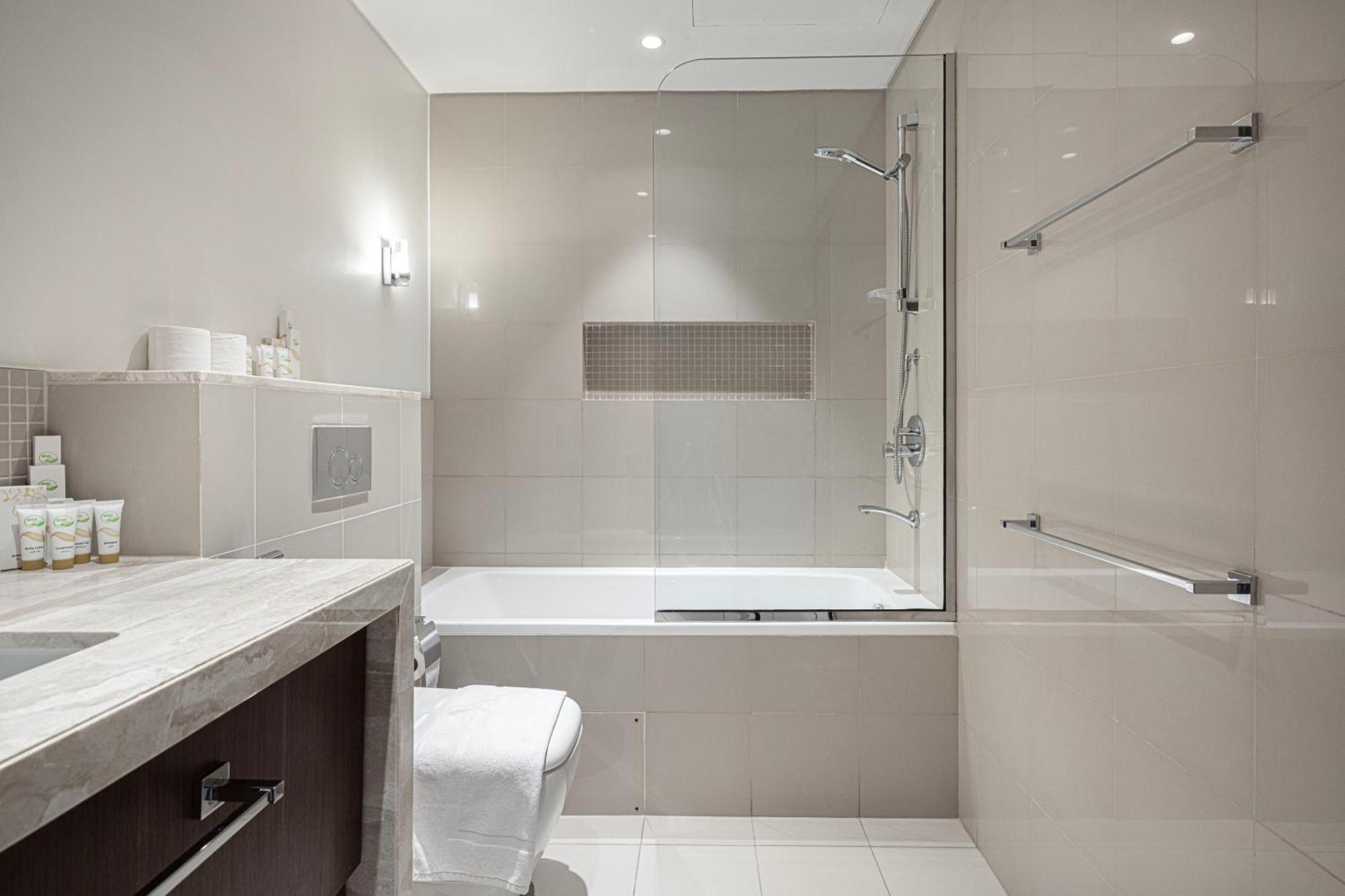 Luxe 1br With Full Burj Views And Mall Access Dubai