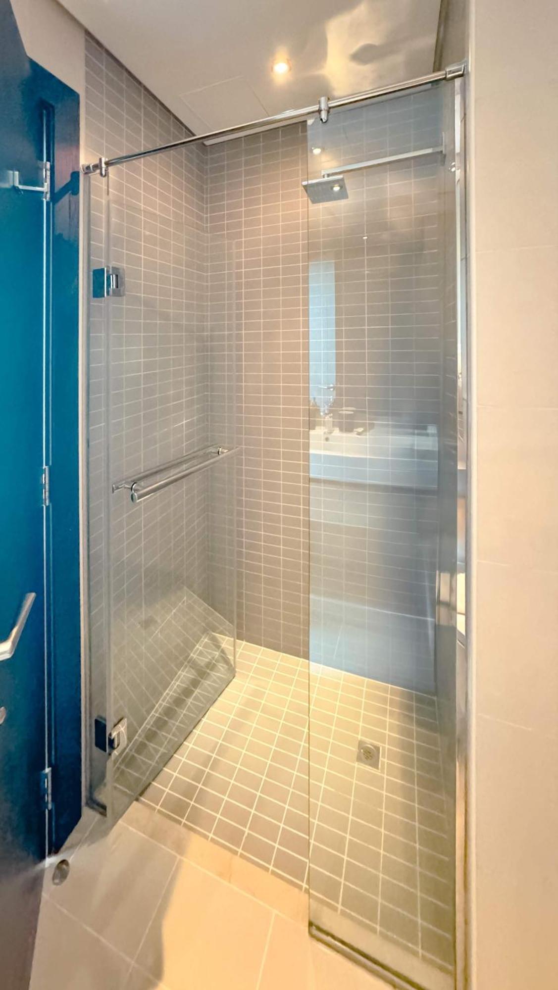 Airstay - 1br - Pool Views - Near Marina Mall - Monthly Offer Available *