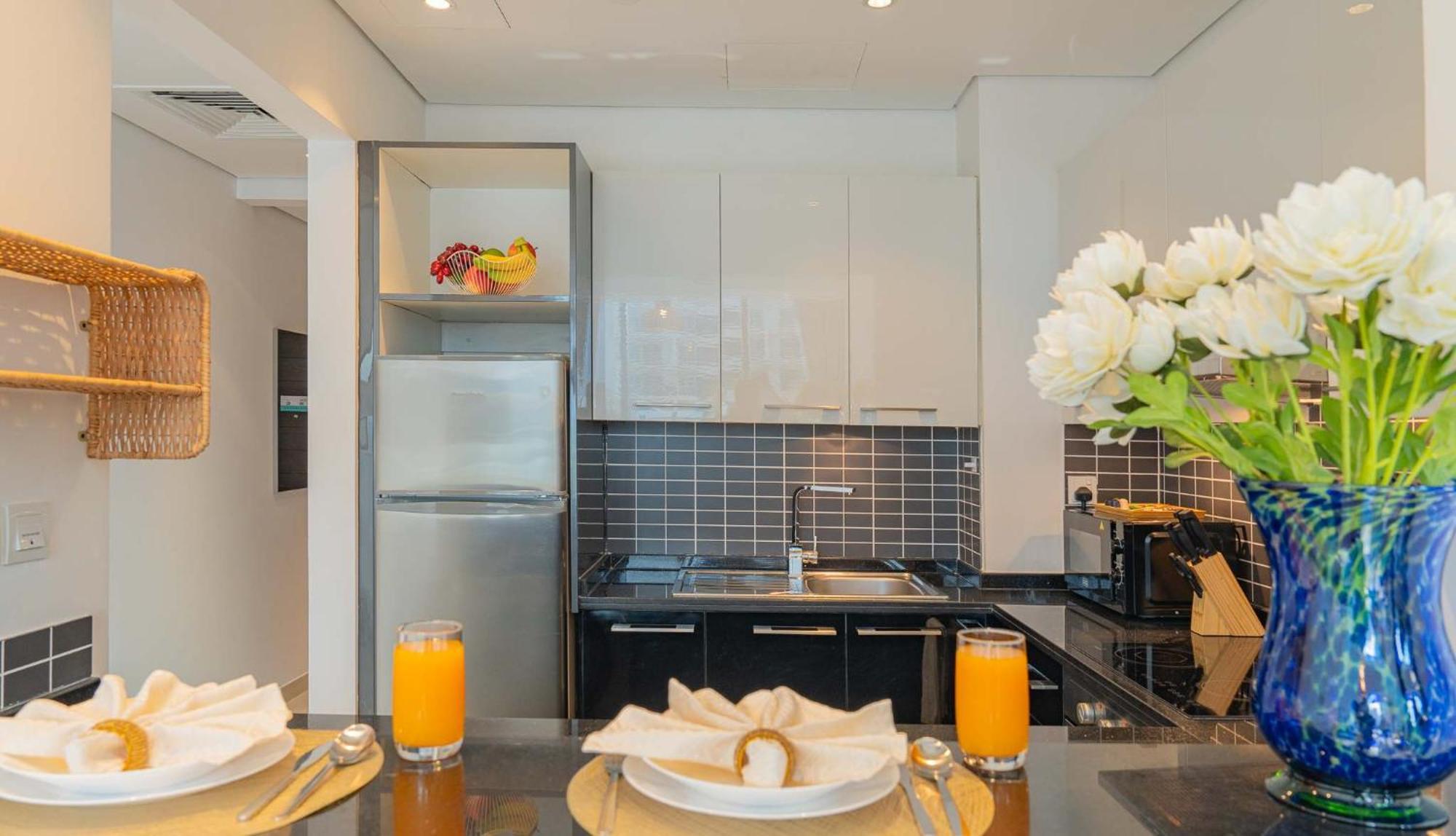 Airstay - 1br - Pool Views - Near Marina Mall - Monthly Offer Available *