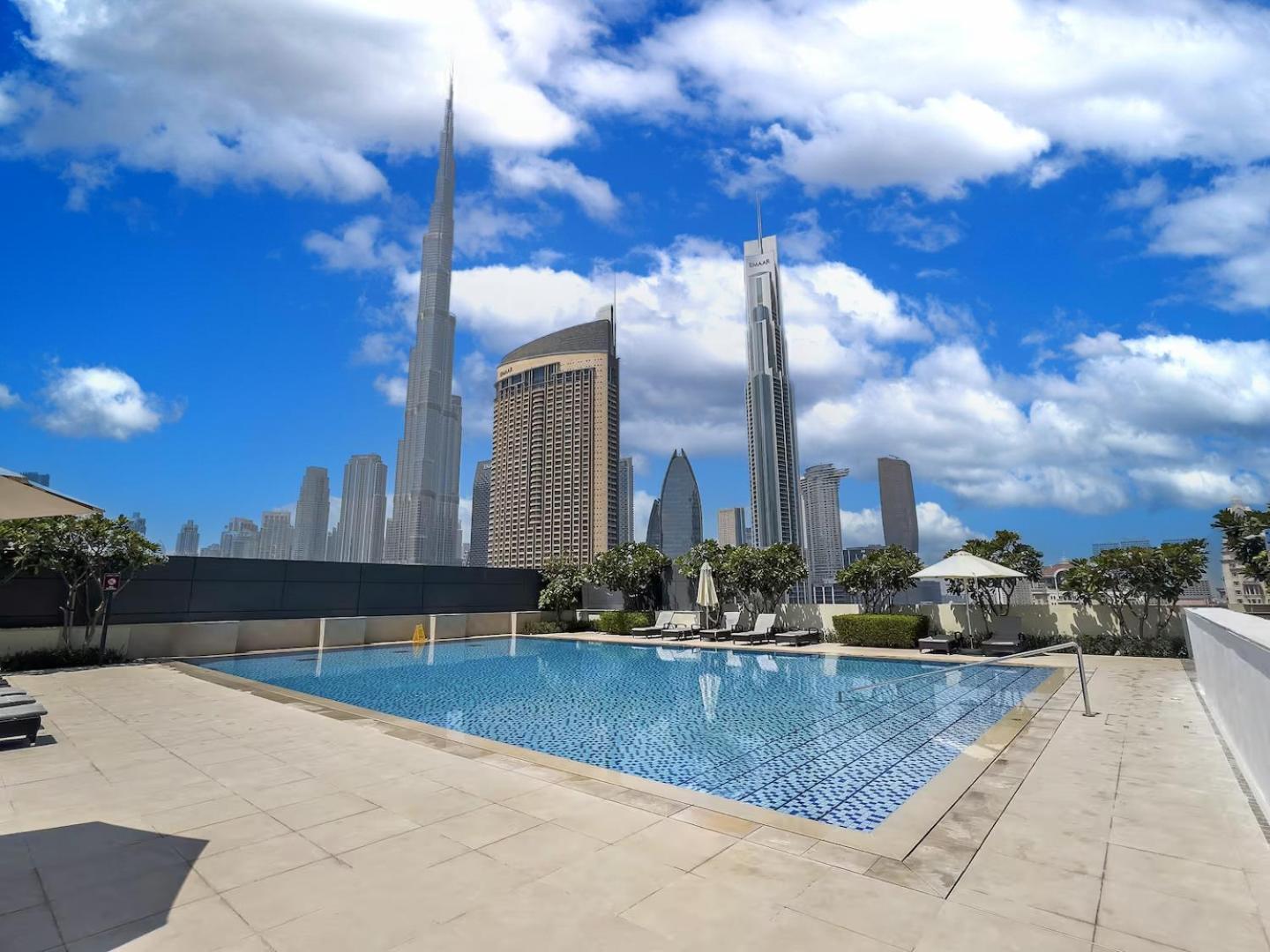 Burj Khalifa Lifestyle Boost! Fabulous 4bed Open View Corner Mall Access Apartemen *
