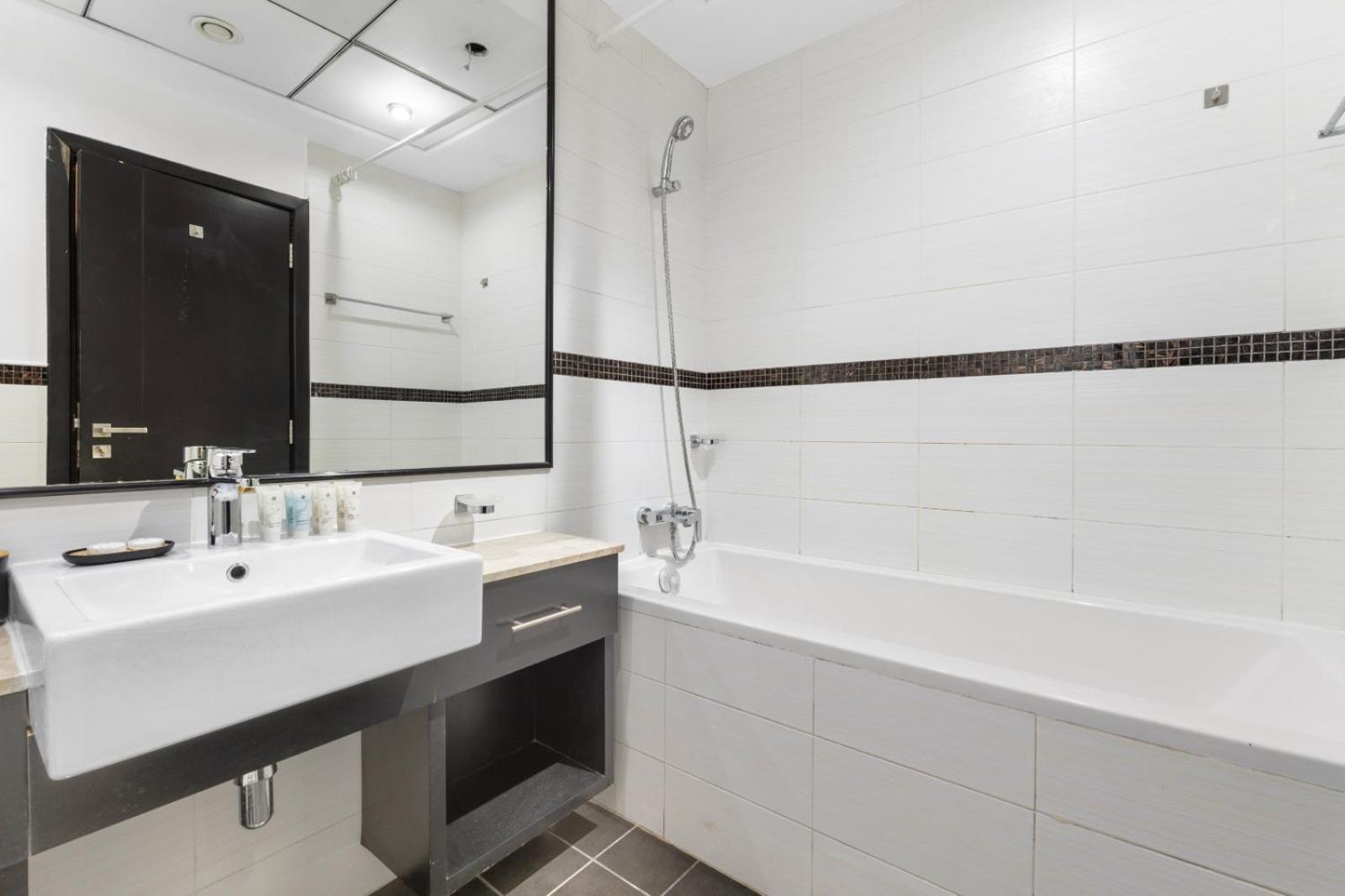 Stunning 1 Bedroom In Jbr Marina The Walk * Dubaï