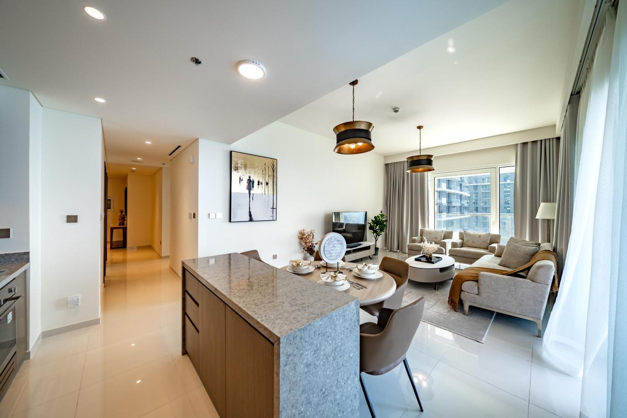 Homes & Beyond I Modern 2 Bedroom Seafront * Dubaï