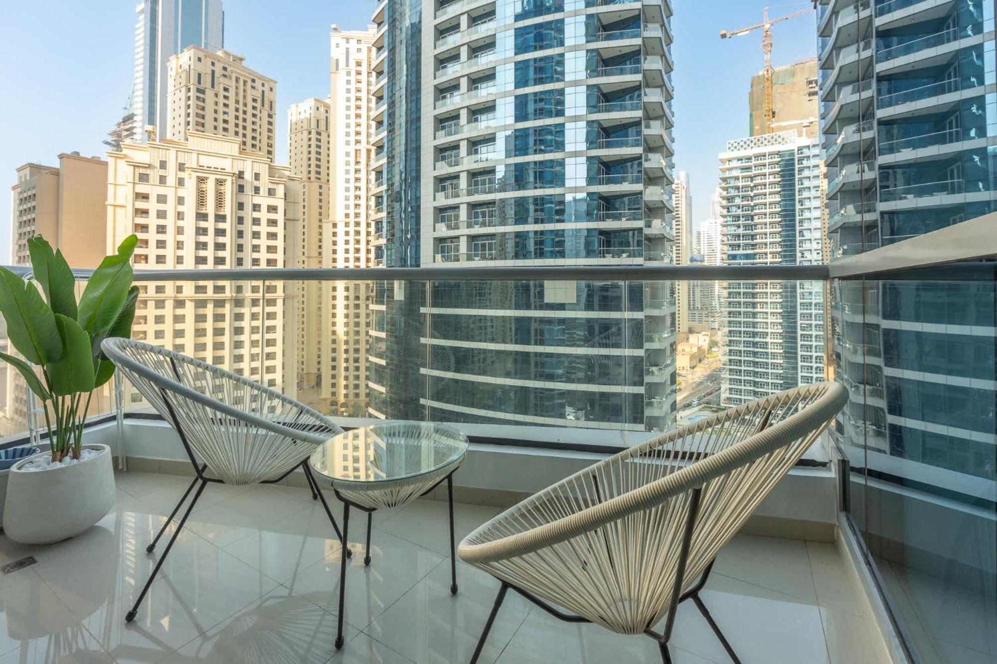 1 Bedroom That Sleeps 4 With Great Views *