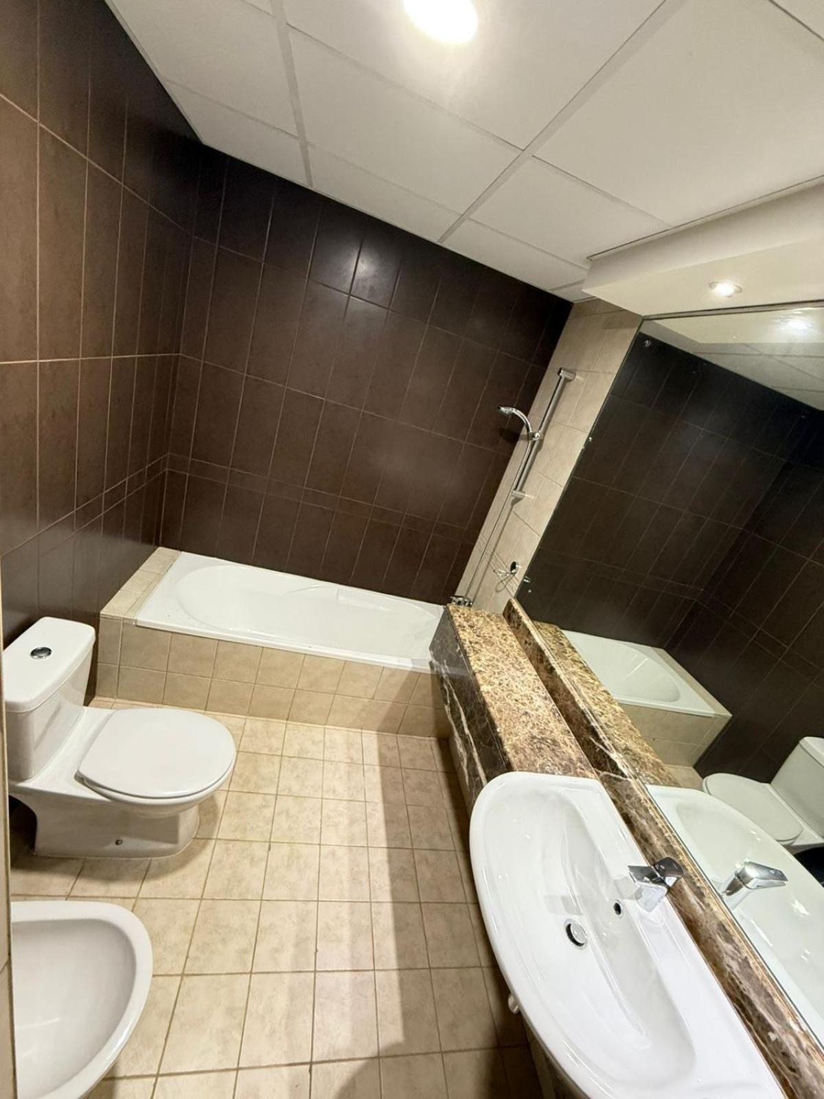 Backpackers Heaven ! 18 Beds In A 2 Bedroom In Front Of Union Metro Station Diera Dubaï