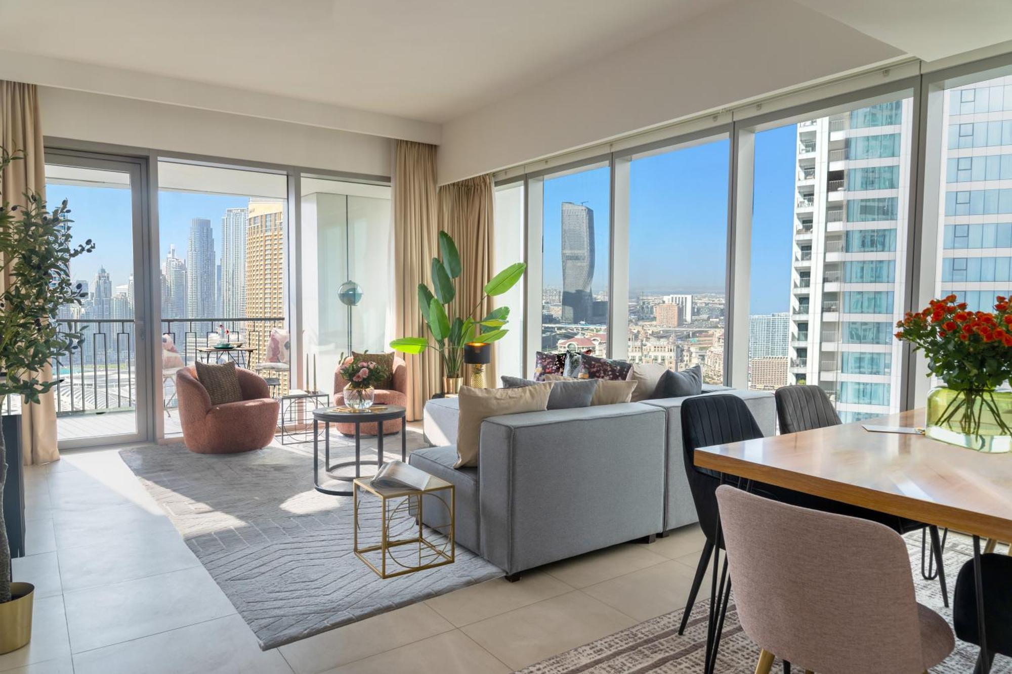 Burj Khalifa Lifestyle Boost! Fabulous 4bed Open View Corner Mall Access Apartemen *