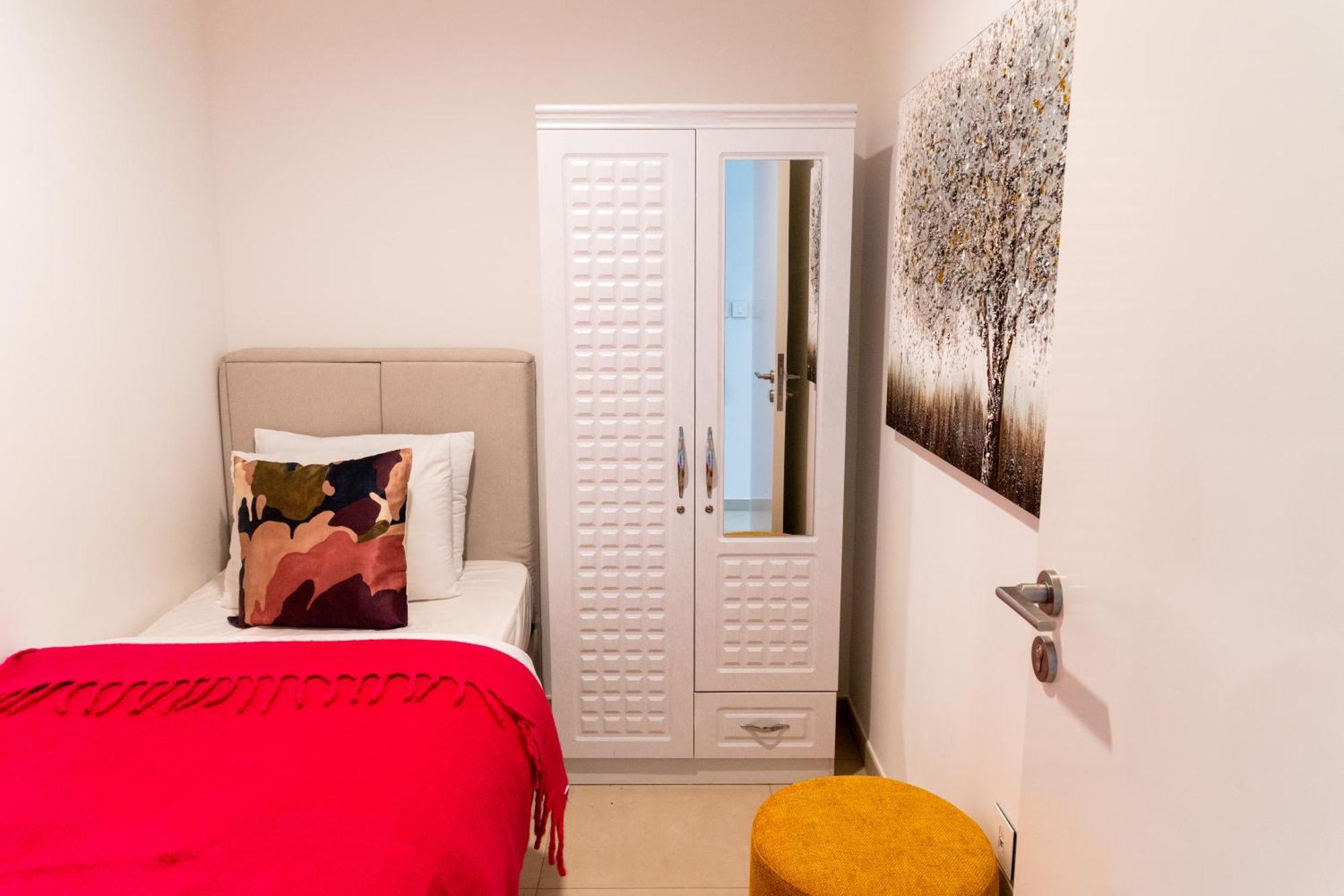 Apartemen Burj Khalifa Lifestyle Boost! Fabulous 4bed Open View Corner Mall Access *
