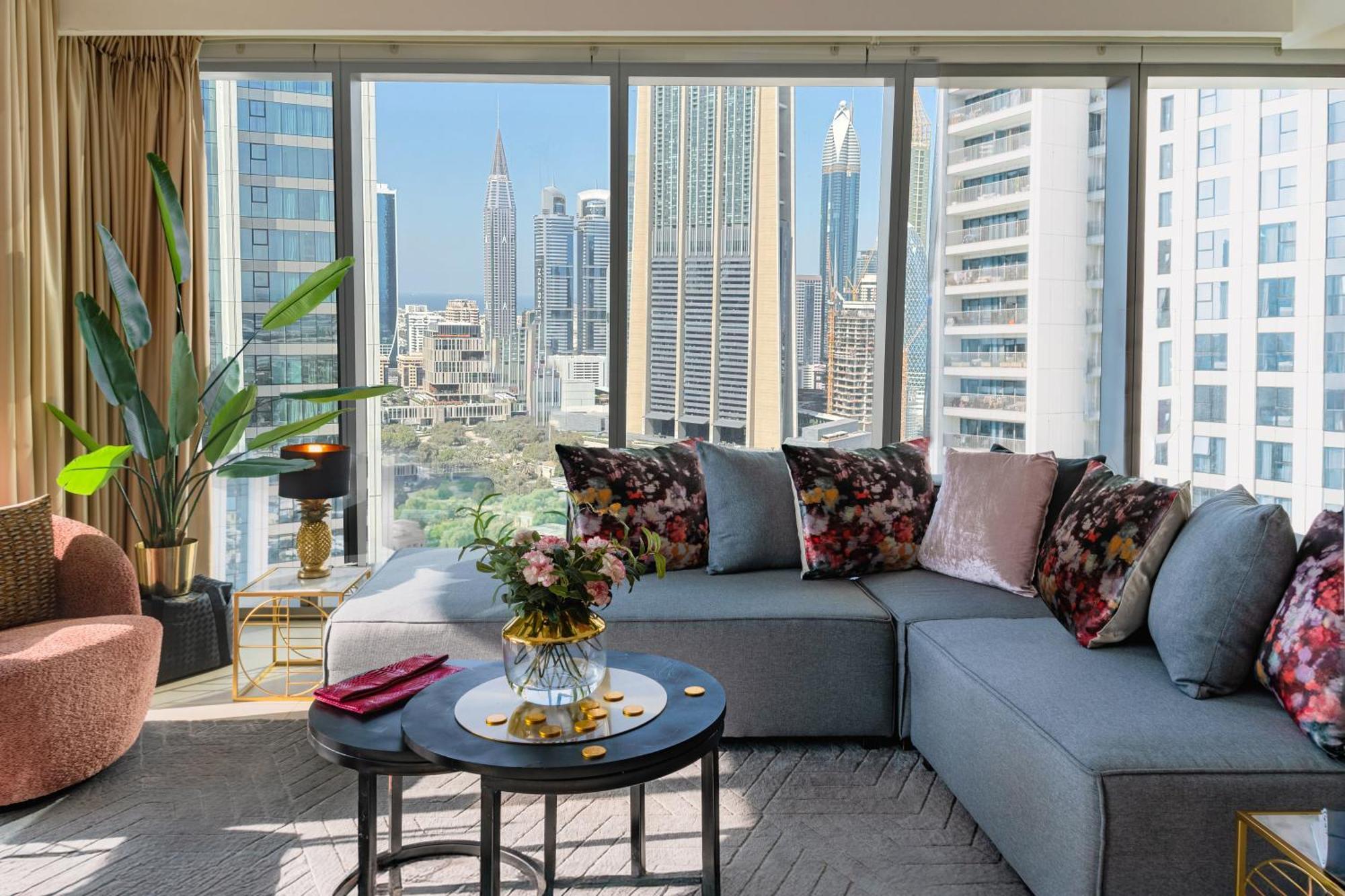 Burj Khalifa Lifestyle Boost! Fabulous 4bed Open View Corner Mall Access Apartemen Dubai