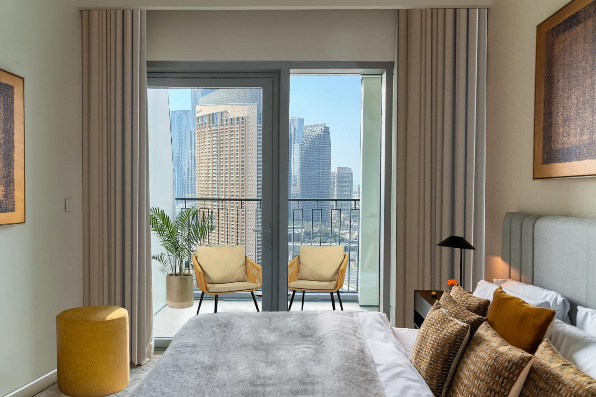Burj Khalifa Lifestyle Boost! Fabulous 4bed Open View Corner Mall Access Apartemen *
