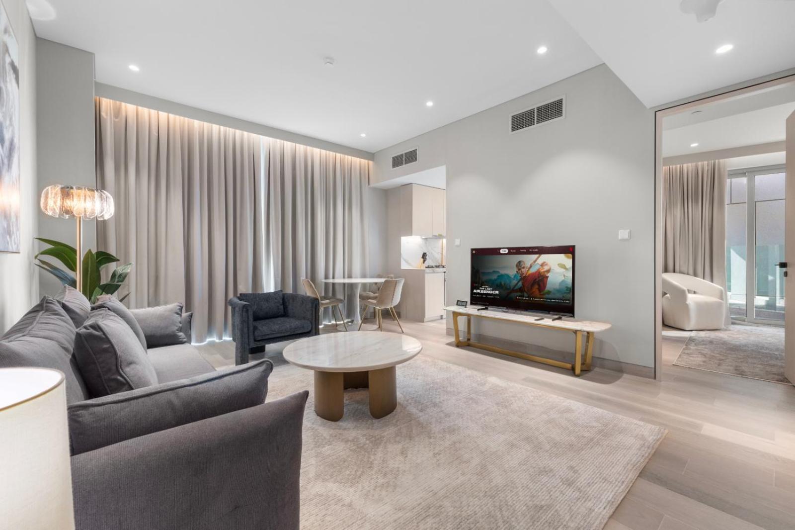 Luxury Living In Marina 1br Extra Large Apartamento *
