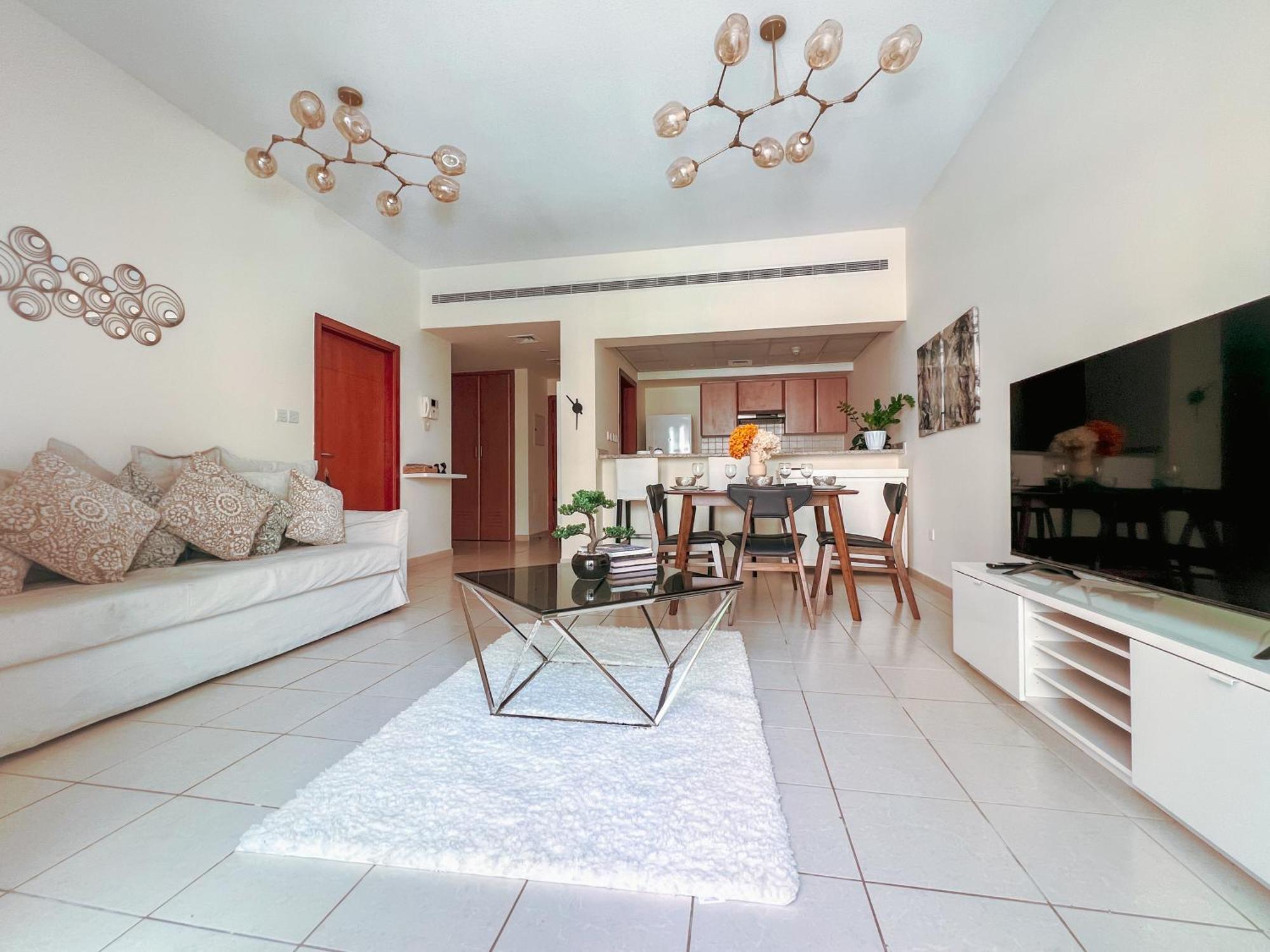 Gorgeous One Bedroom In The Heart Of * Dubaï