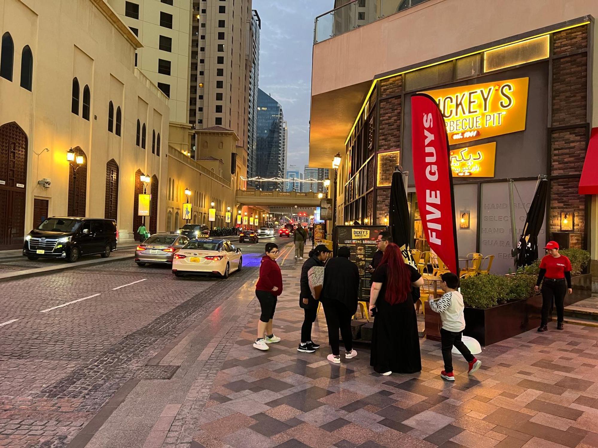 Opp And Club, Next To Marina Walk, Luxury Apartament