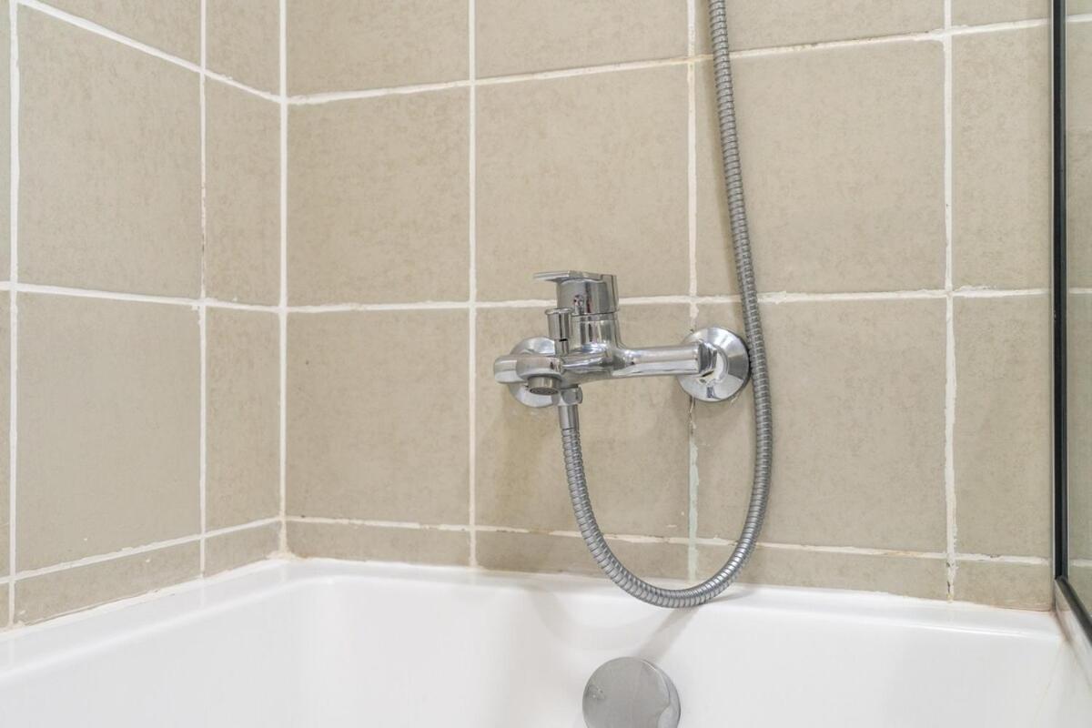 Stylish 1-bedroom In The Heart Of Jbr Appartement *