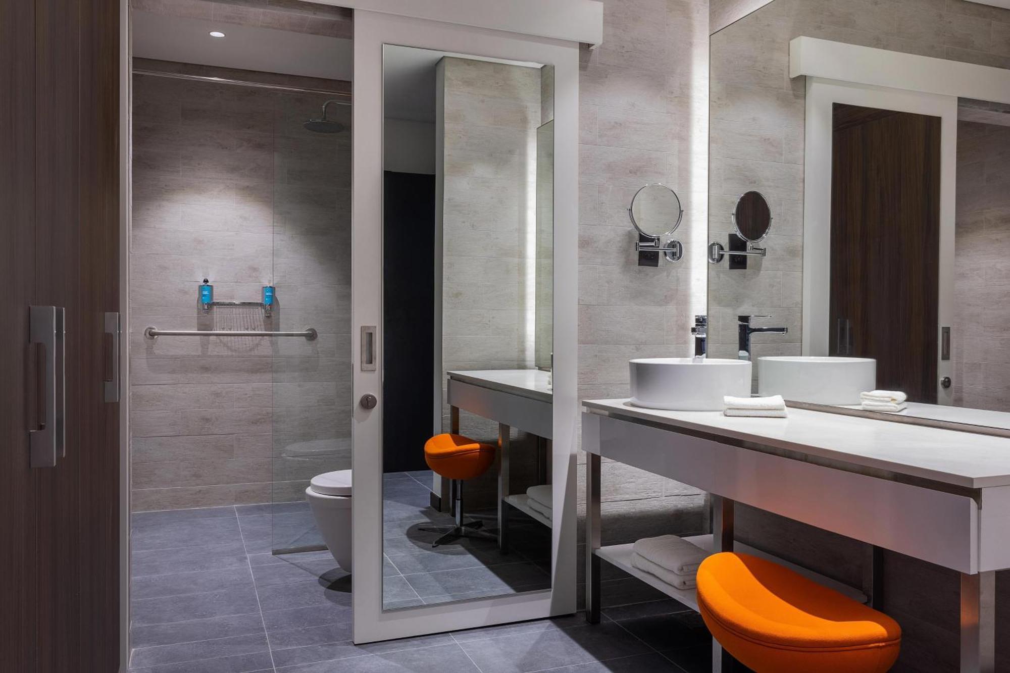 Aloft Airport 4* Dubai