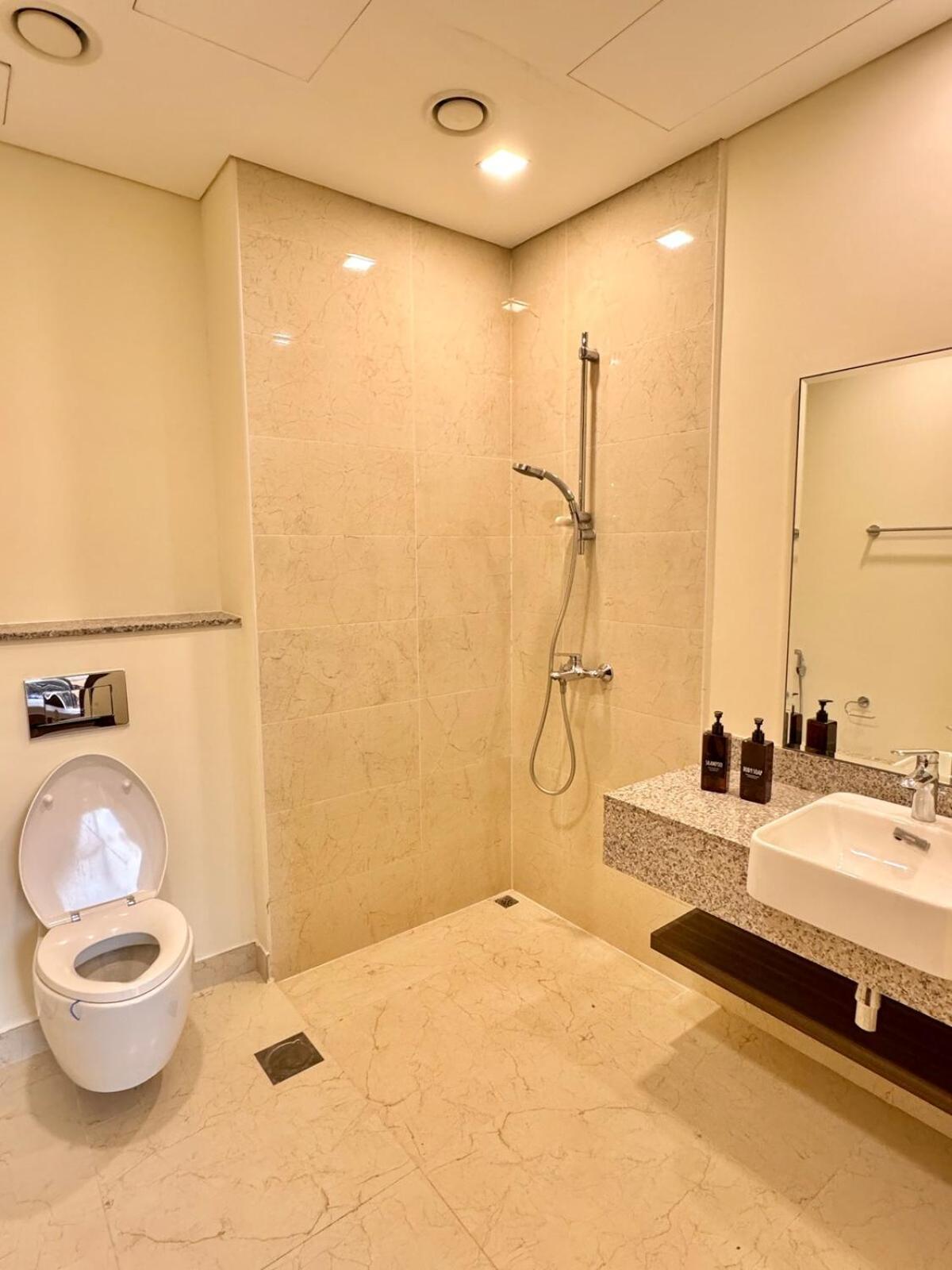 Villa Serene & Spacious 3br En-suite With Assistant's - Walk To Mall & Restaurants Dubaï