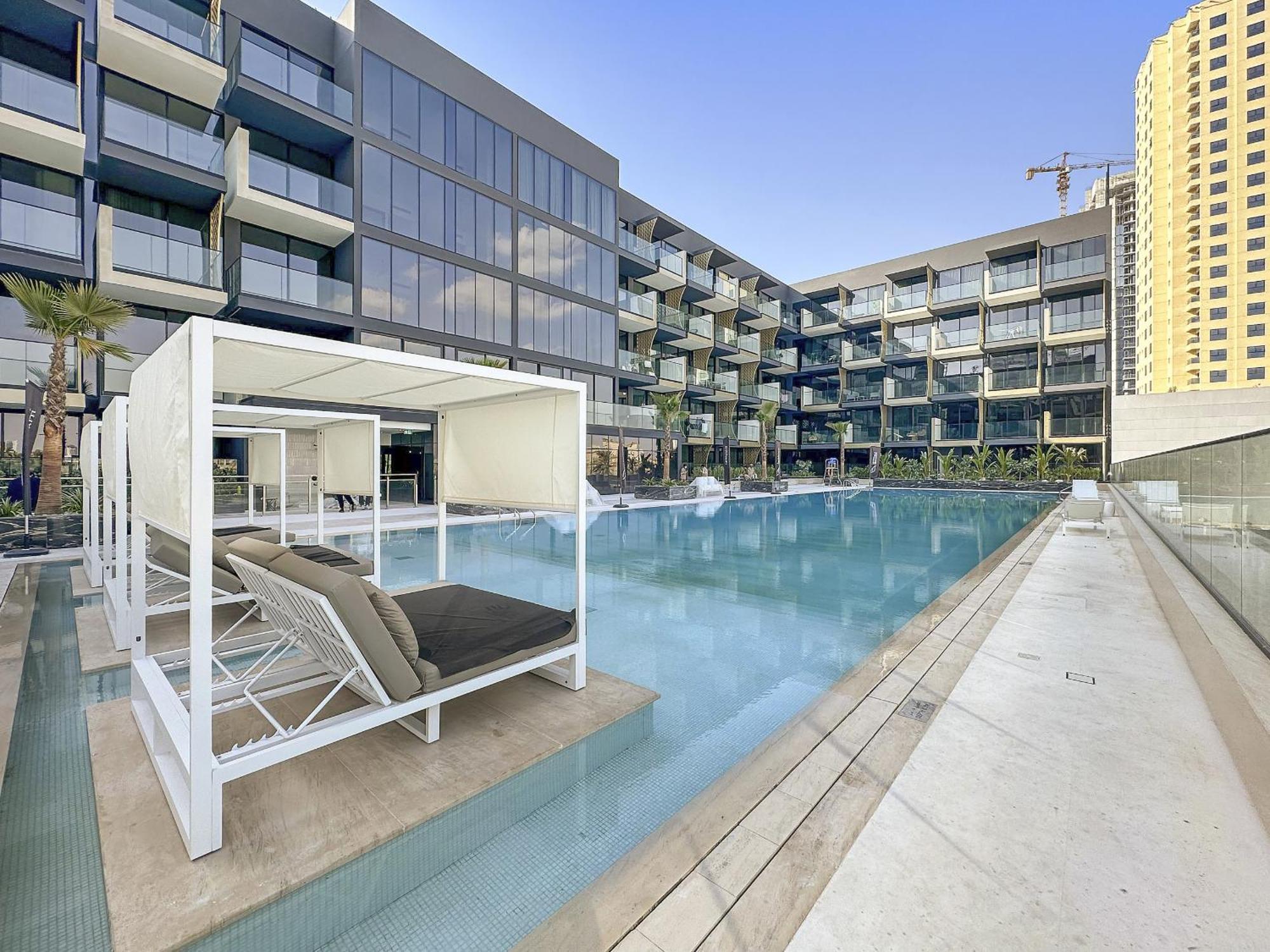 Appartement Vayk - Luxurious 2 Bd With Private Jacuzzi In Jvc Dubaï