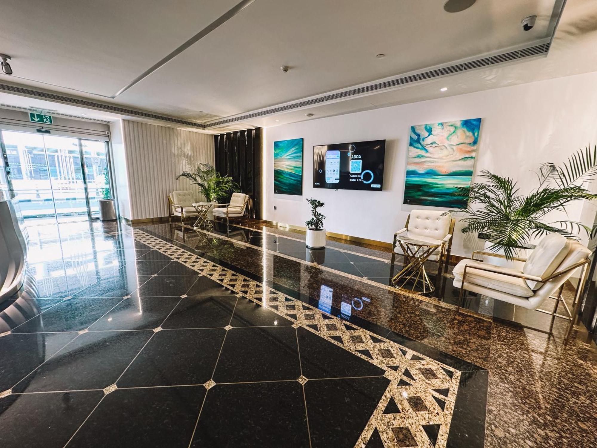 Marina - 75th Floor Above The Clouds, Elegant&big
